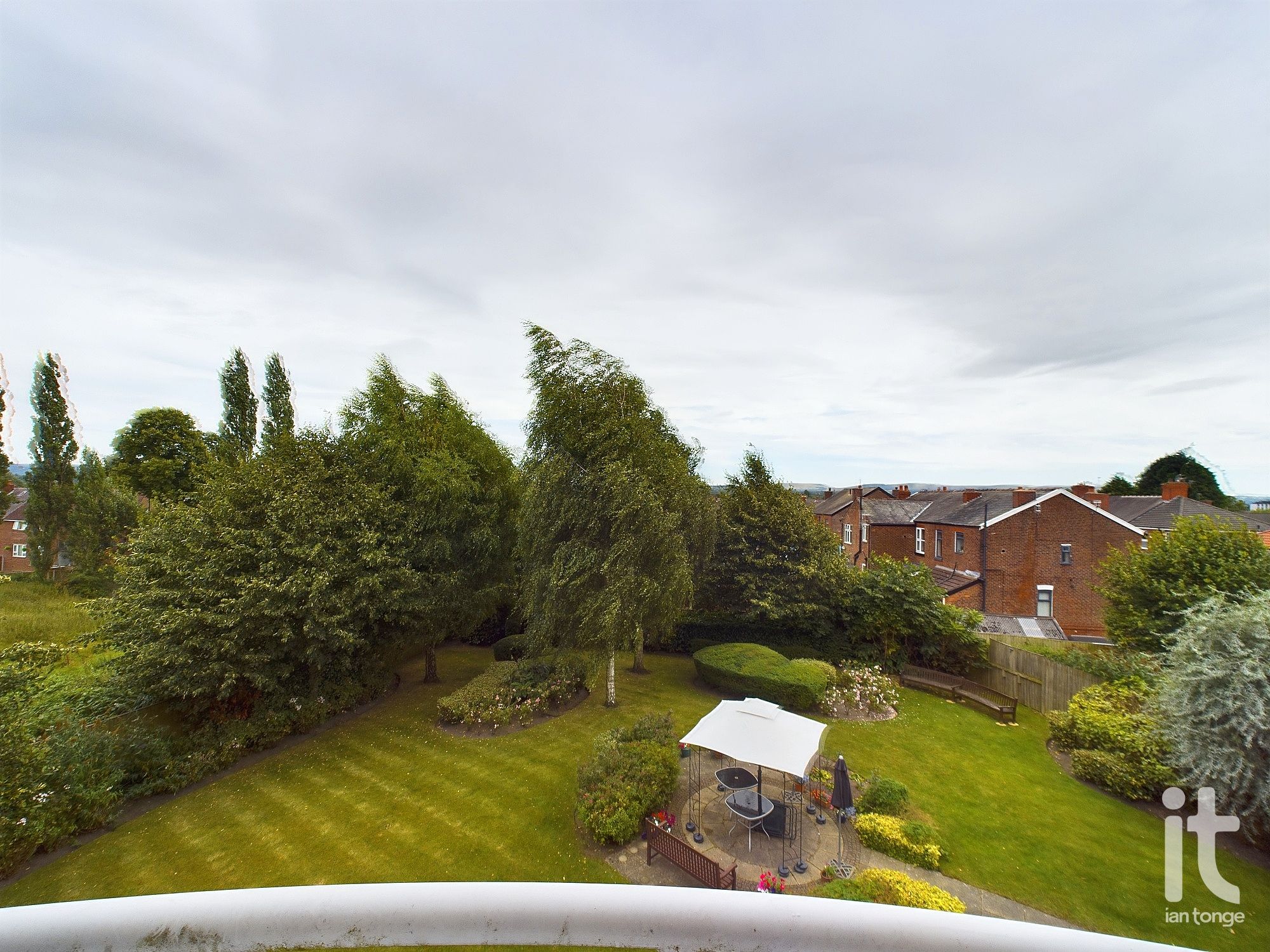 1 bedroom apartment flat/apartment Under Offer in Stockport - Photograph 2.
