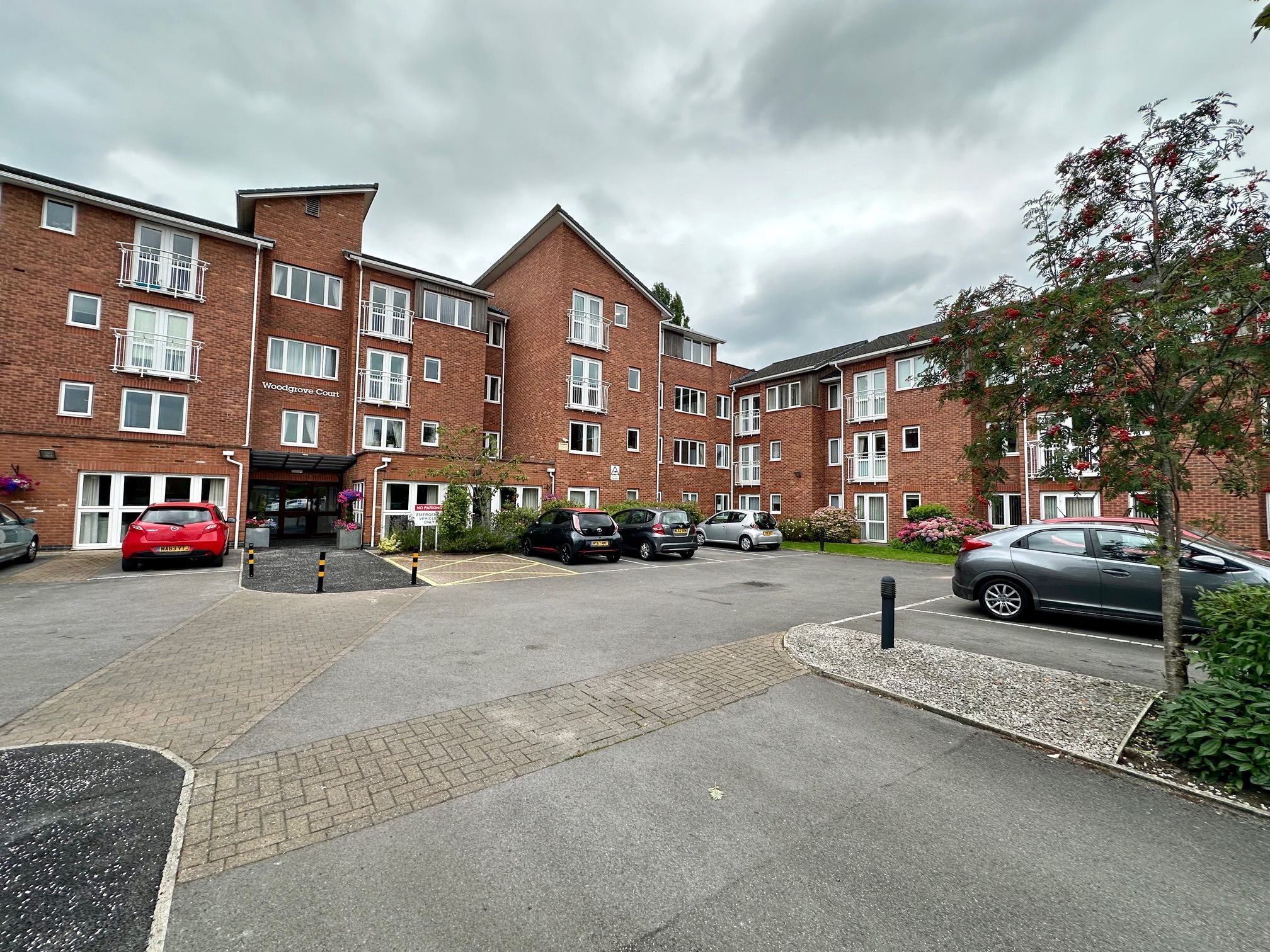 1 bedroom apartment flat/apartment Under Offer in Stockport - Photograph 1.