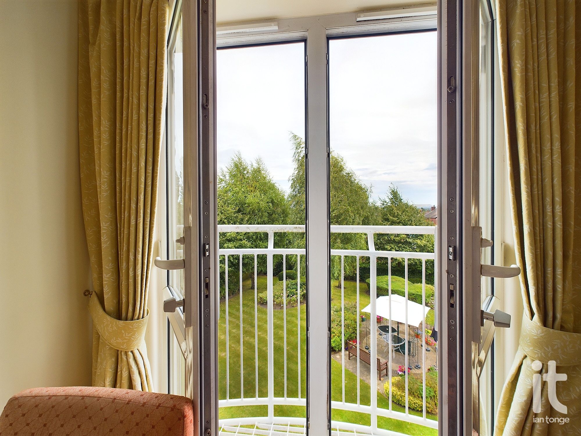 1 bedroom apartment flat/apartment Under Offer in Stockport - Photograph 5.