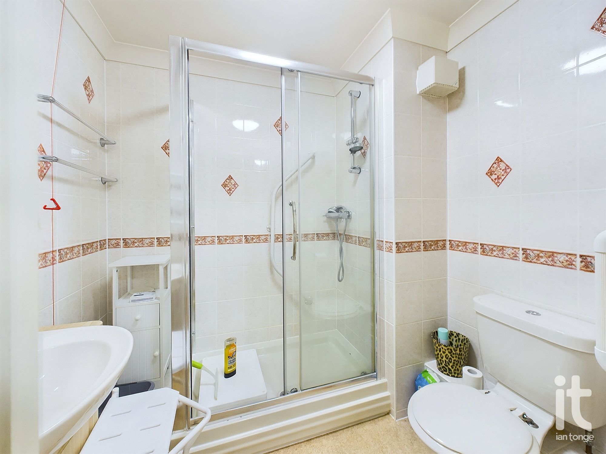 1 bedroom apartment flat/apartment Under Offer in Stockport - Photograph 11.