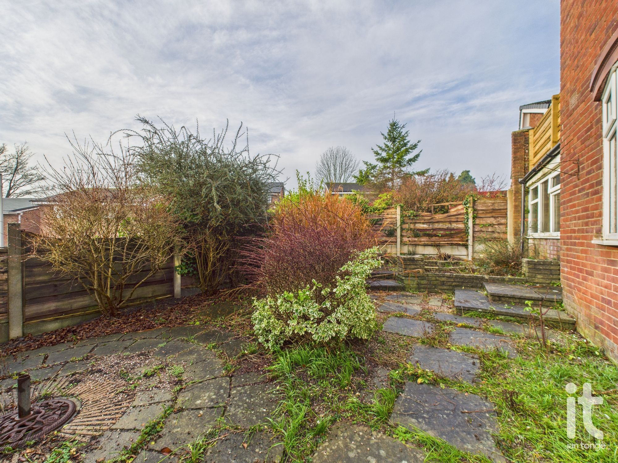 3 bedroom link detached bungalow SSTC in Stockport - Photograph 33.