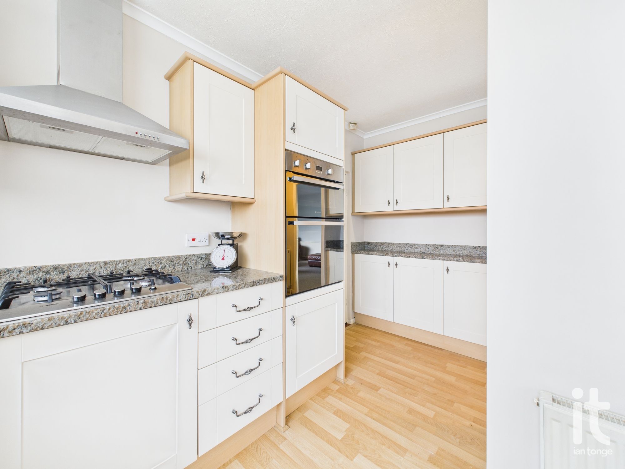 3 bedroom link detached bungalow SSTC in Stockport - Photograph 6.