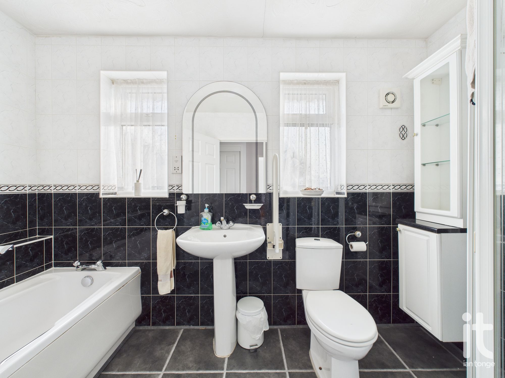 3 bedroom link detached bungalow SSTC in Stockport - Photograph 22.