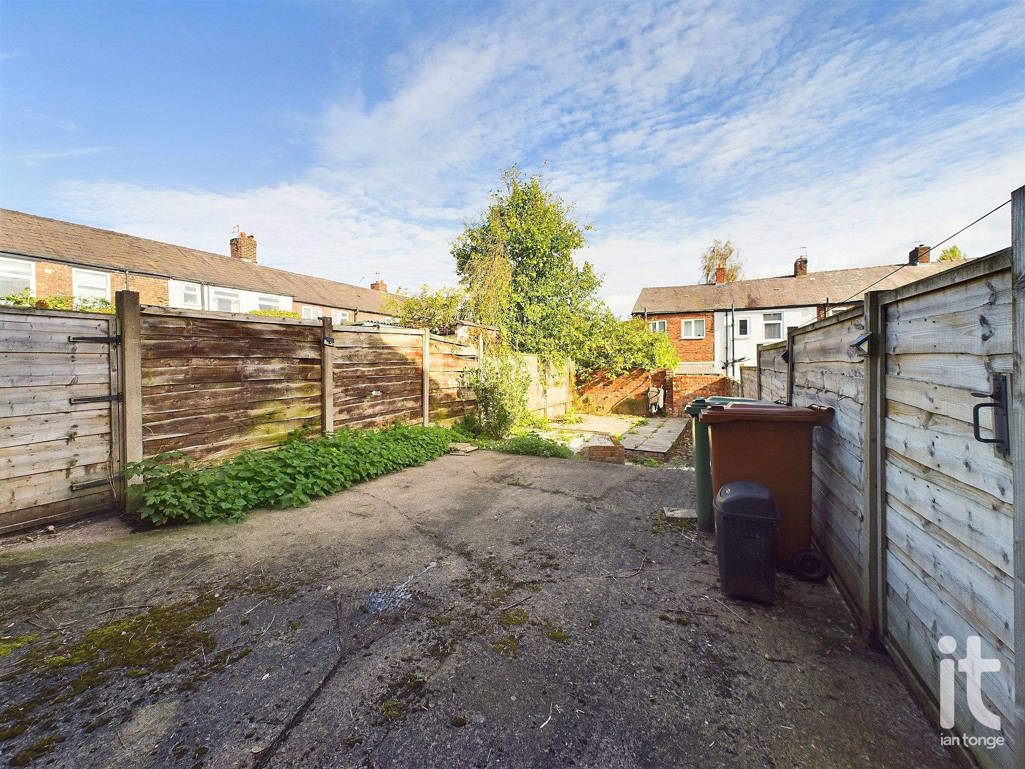 2 bedroom mid terraced house Under Offer in Stockport - Photograph 4.