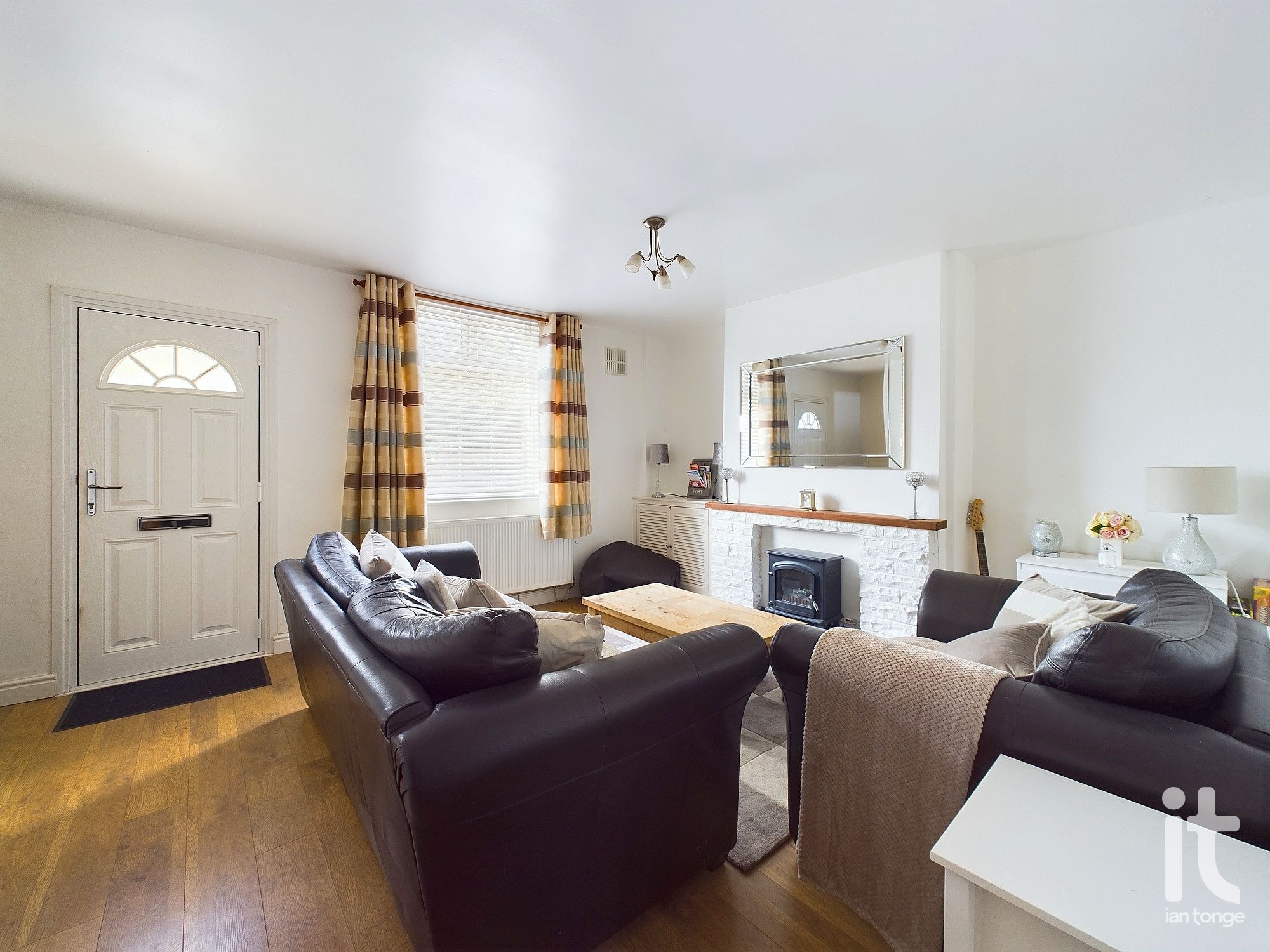 2 bedroom mid terraced house Under Offer in Stockport - Photograph 5.