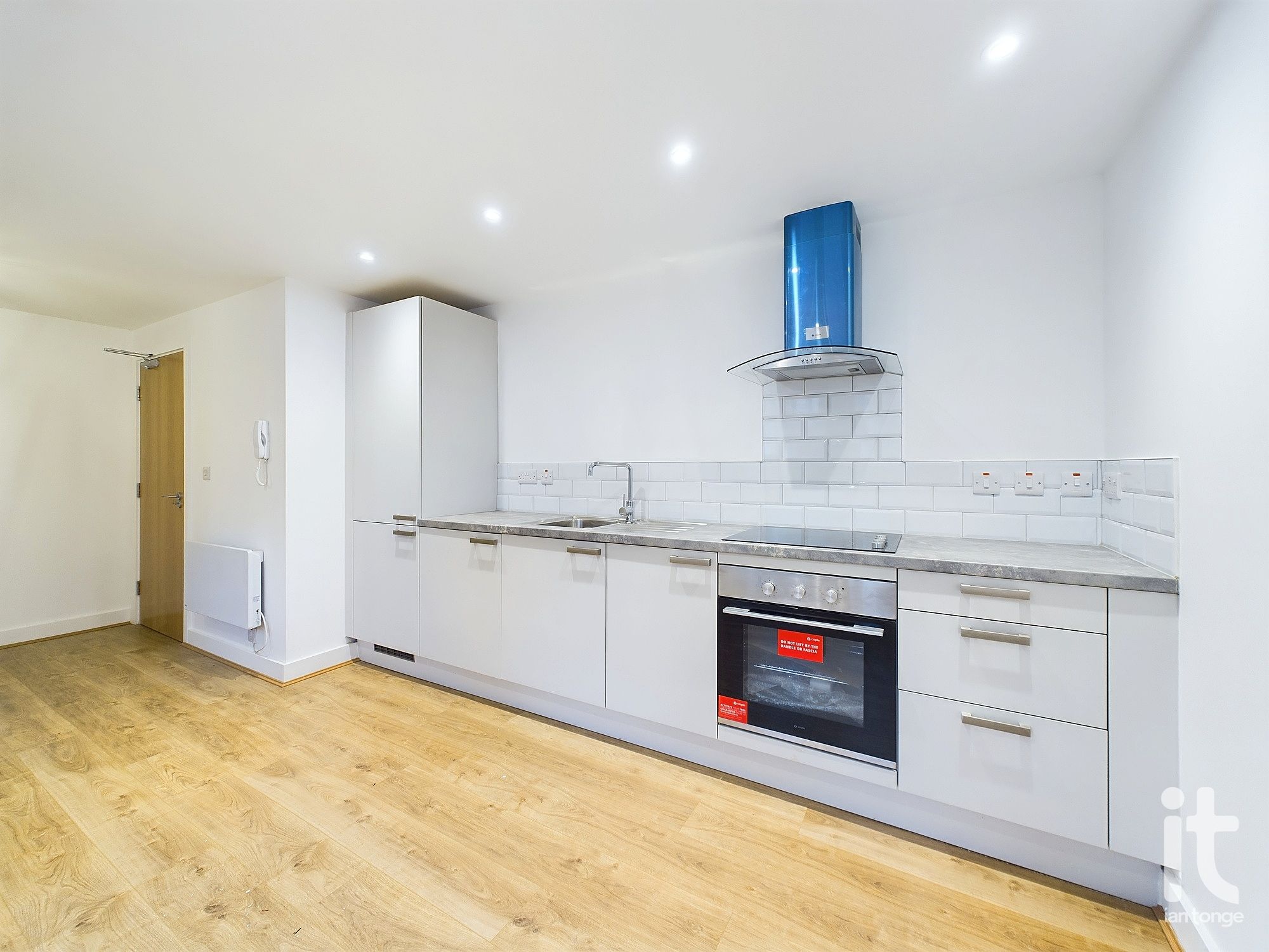 1 bedroom apartment flat/apartment For Sale in Stockport - Photograph 8.
