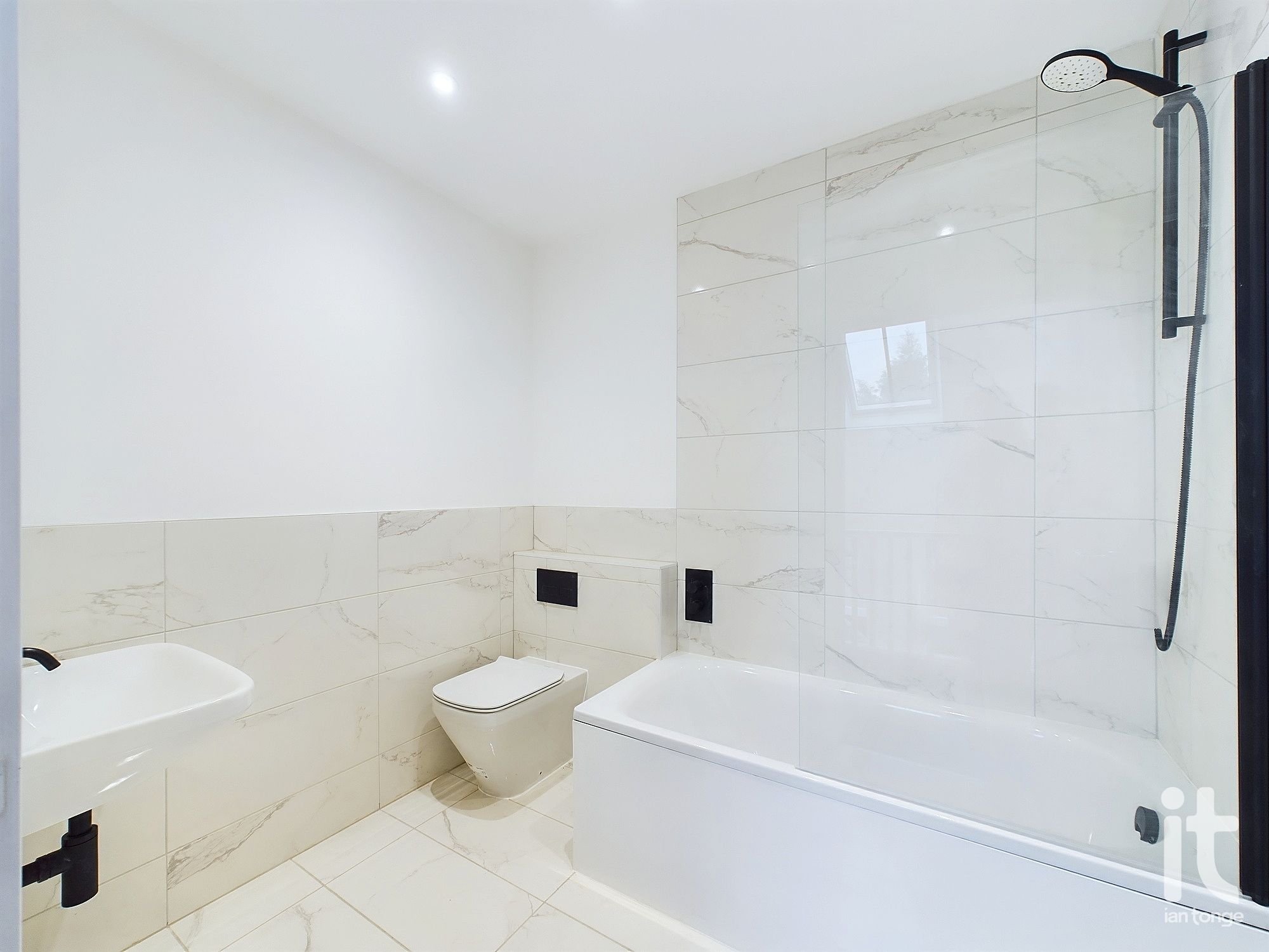 1 bedroom apartment flat/apartment For Sale in Stockport - Photograph 17.