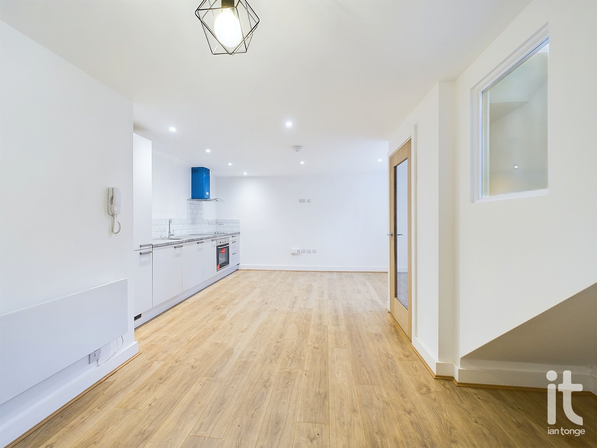 1 bedroom apartment flat/apartment For Sale in Stockport - Photograph 3.