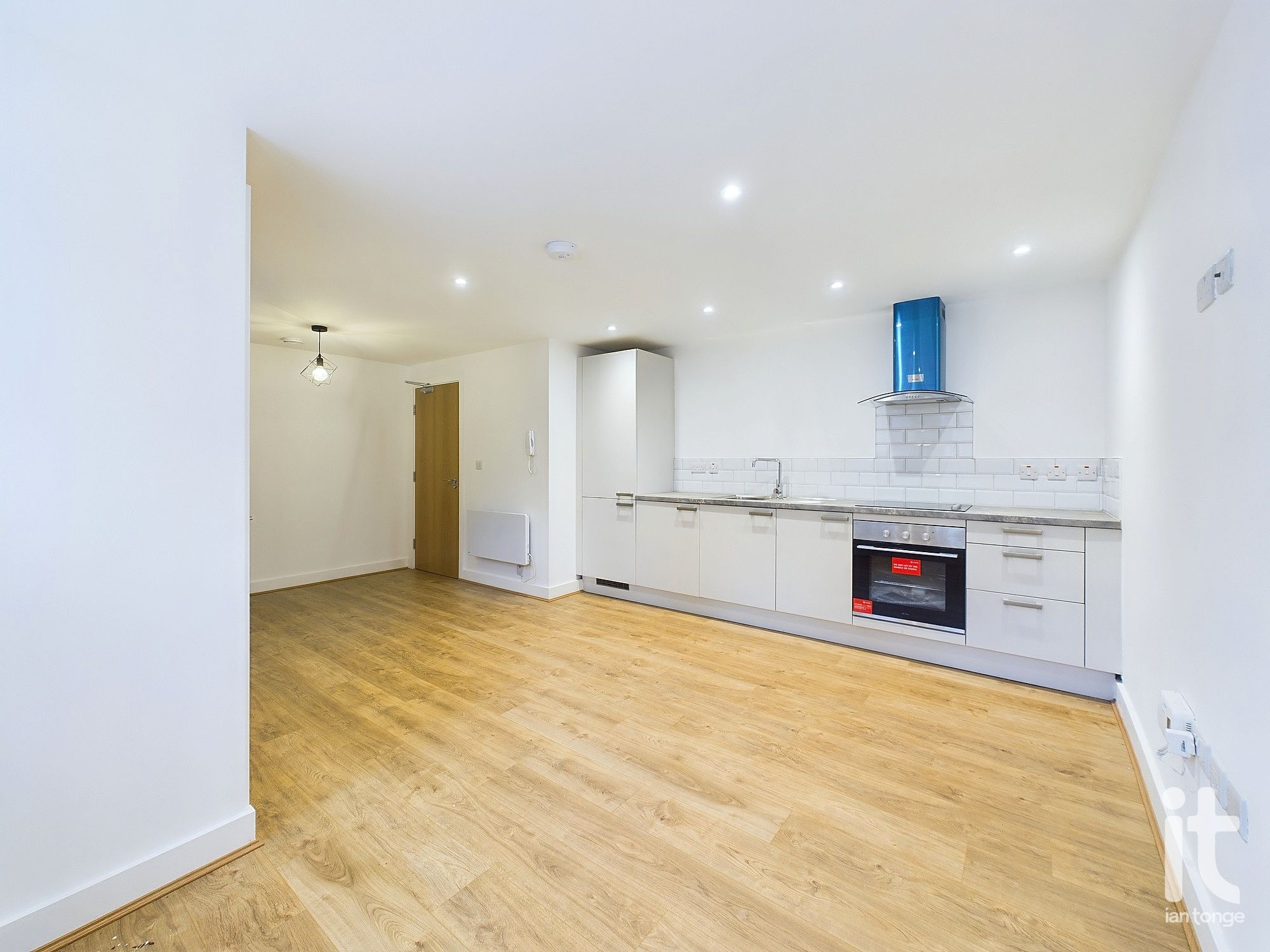 1 bedroom apartment flat/apartment For Sale in Stockport - Photograph 6.