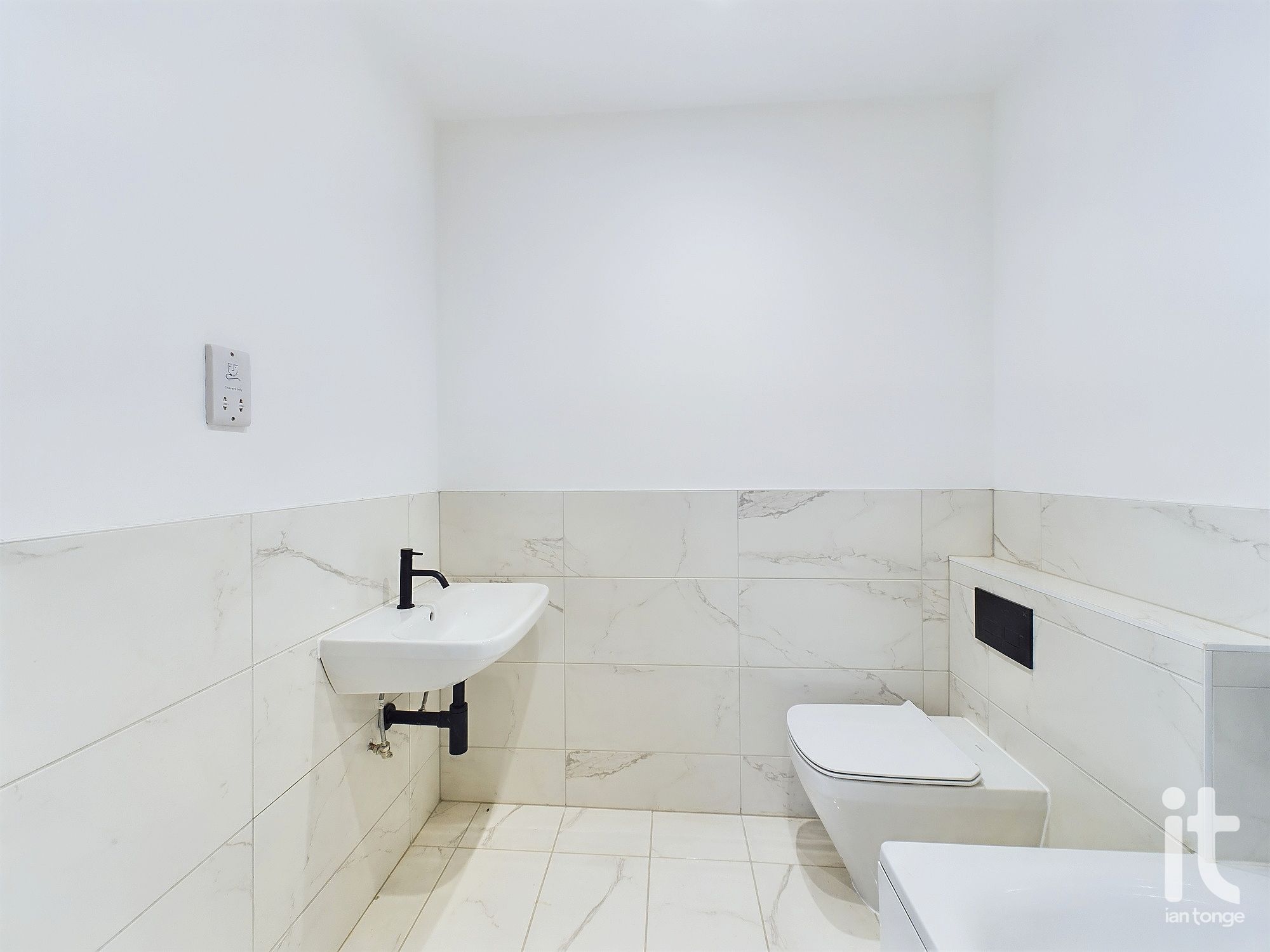 1 bedroom apartment flat/apartment For Sale in Stockport - Photograph 14.