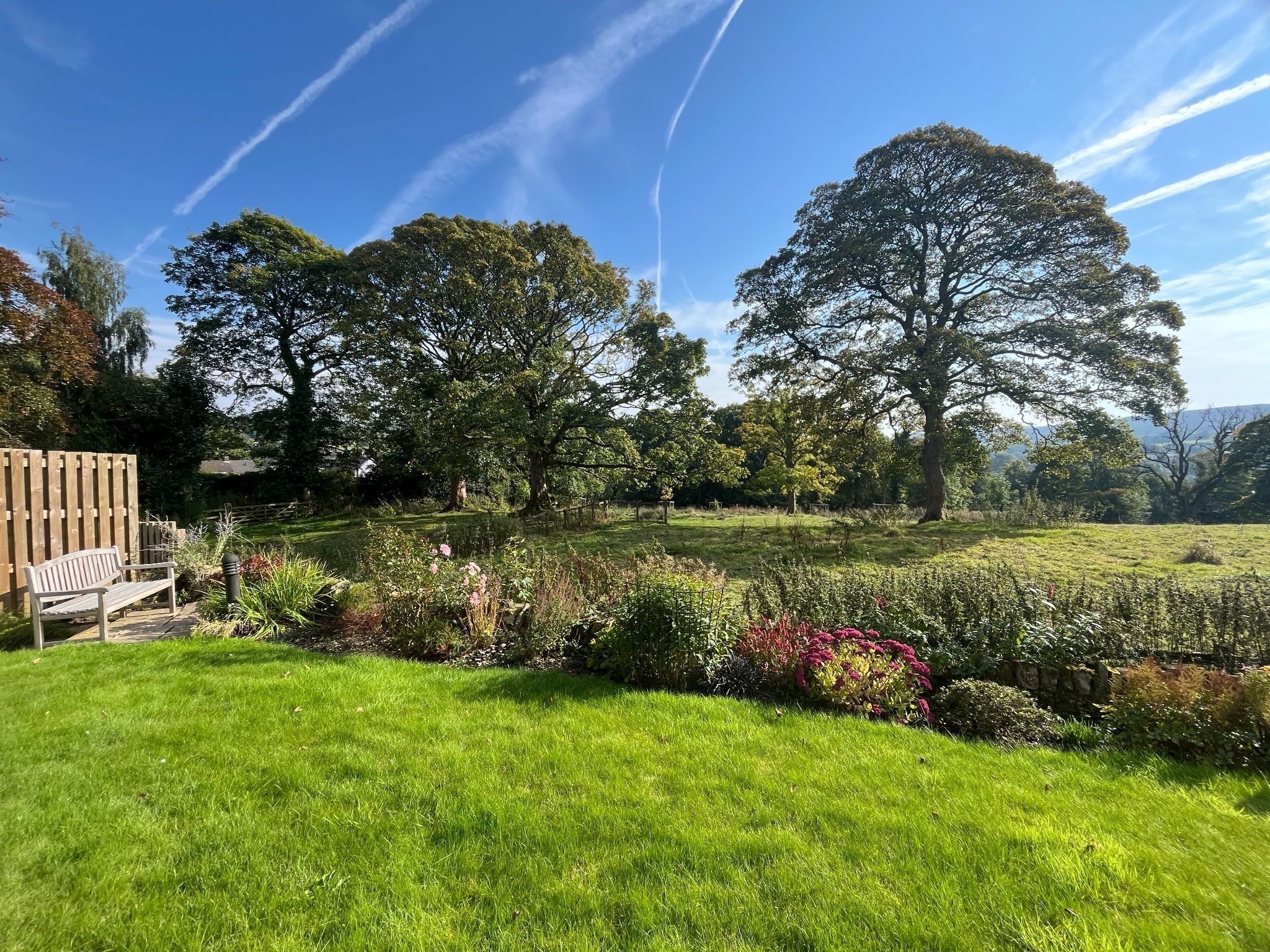 2 bedroom penthouse flat/apartment Under Offer in High Peak - Photograph 64.