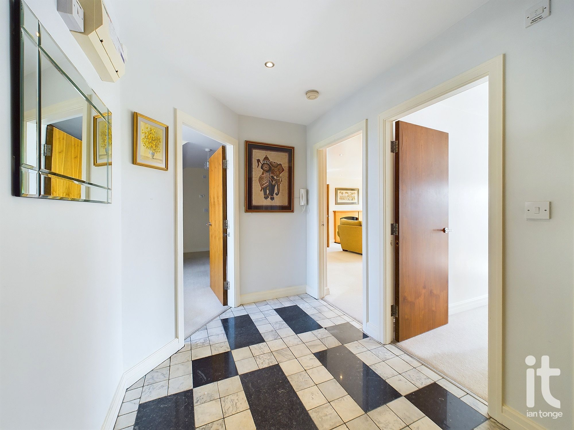 2 bedroom penthouse flat/apartment Under Offer in High Peak - Photograph 1.