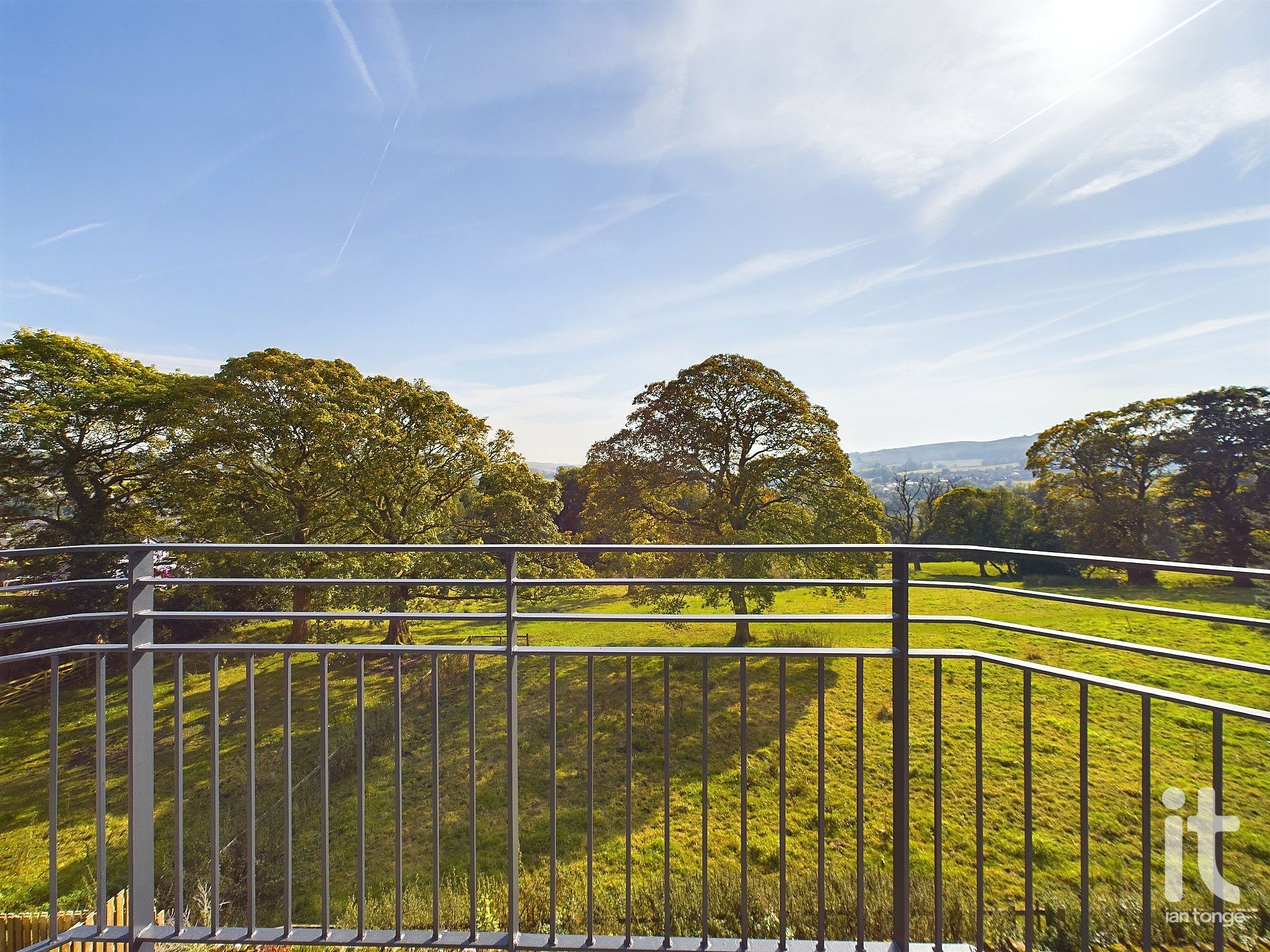 2 bedroom penthouse flat/apartment Under Offer in High Peak - Photograph 24.