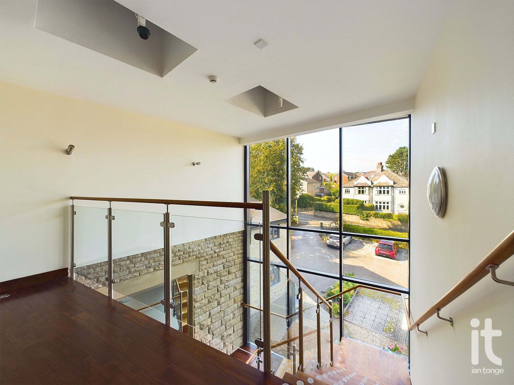 2 bedroom penthouse flat/apartment Under Offer in High Peak - Photograph 49.