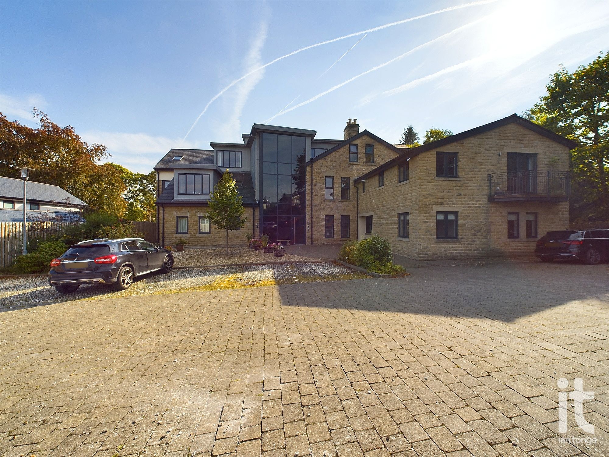 2 bedroom penthouse flat/apartment Under Offer in High Peak - Photograph 56.