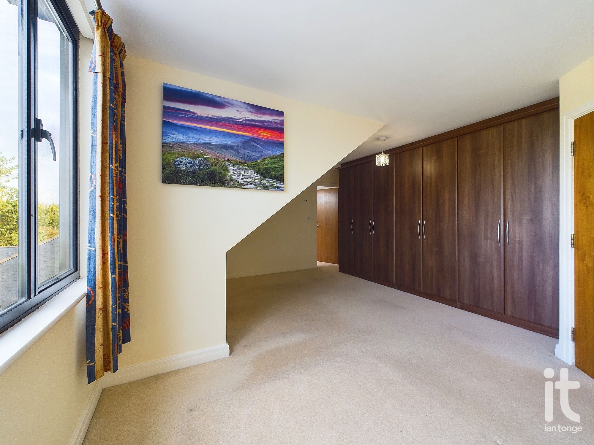 2 bedroom penthouse flat/apartment Under Offer in High Peak - Photograph 39.