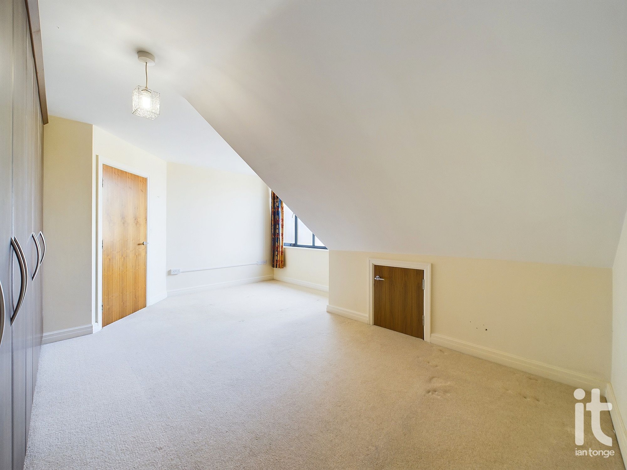 2 bedroom penthouse flat/apartment Under Offer in High Peak - Photograph 40.