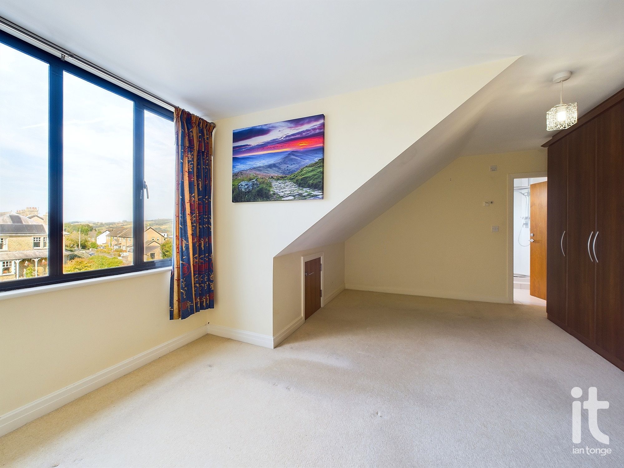 2 bedroom penthouse flat/apartment Under Offer in High Peak - Photograph 38.