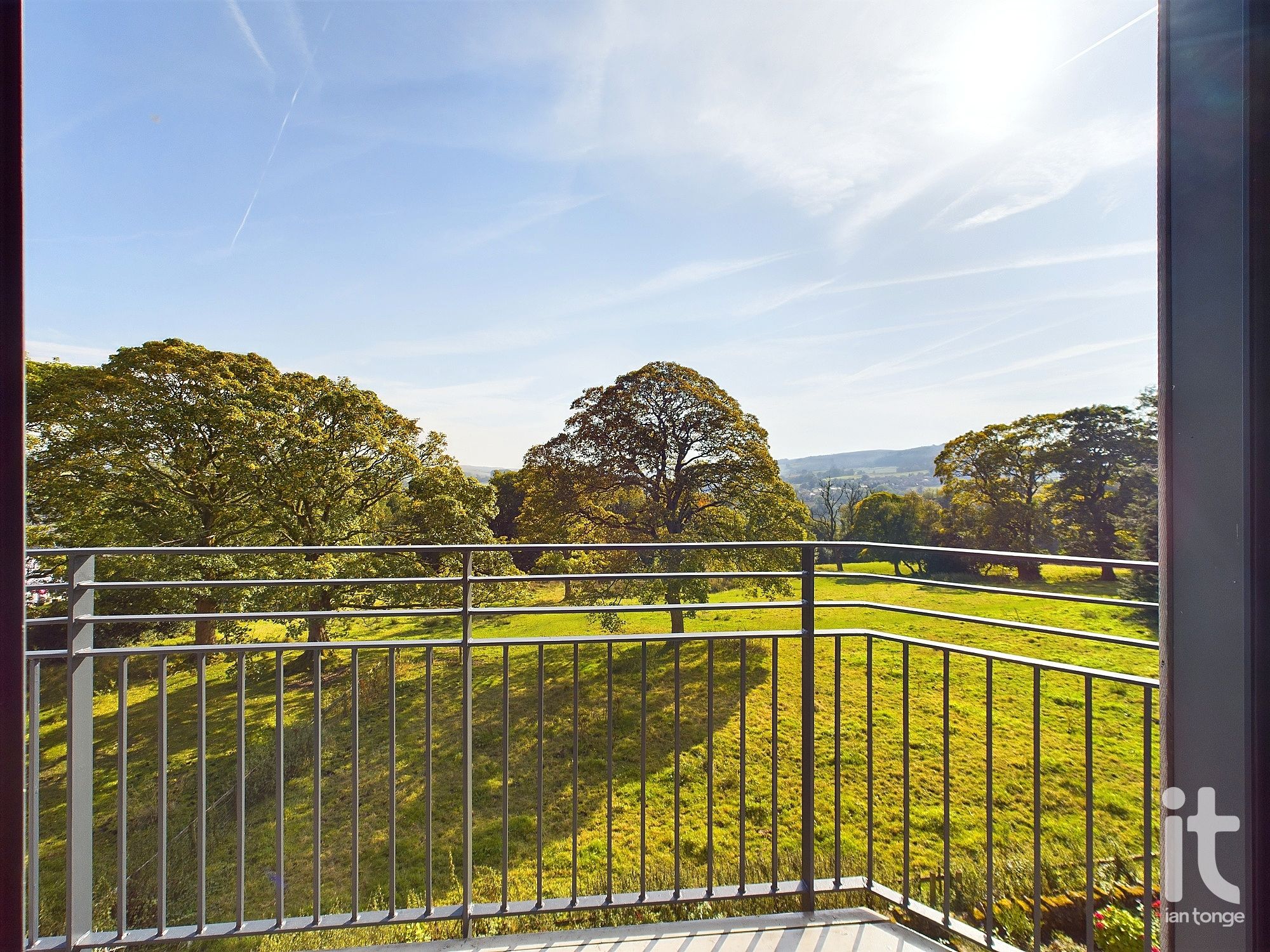 2 bedroom penthouse flat/apartment Under Offer in High Peak - Photograph 23.