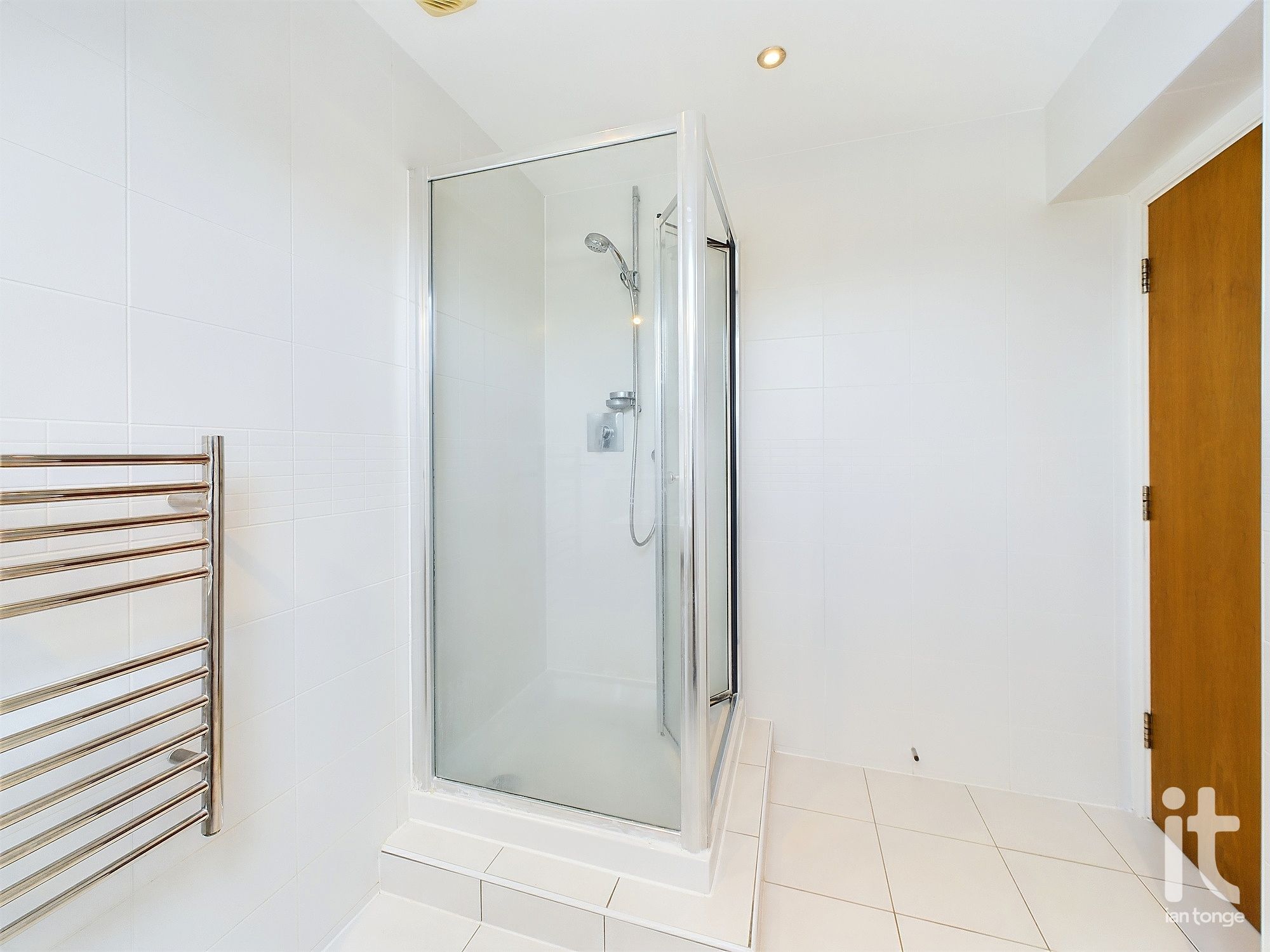 2 bedroom penthouse flat/apartment Under Offer in High Peak - Photograph 45.