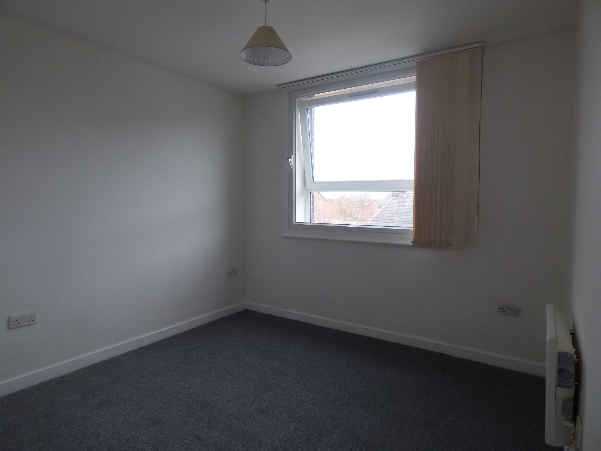 1 bedroom apartment flat/apartment Let in Stockport - Photograph 12.