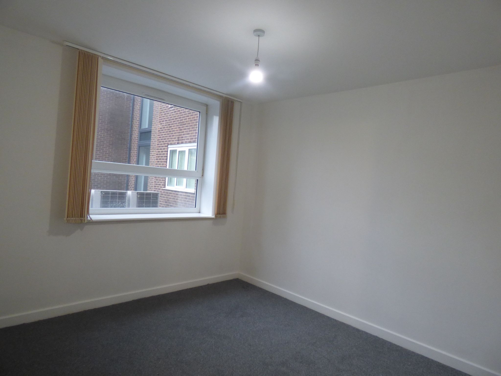 1 bedroom apartment flat/apartment Let in Stockport - Photograph 6.