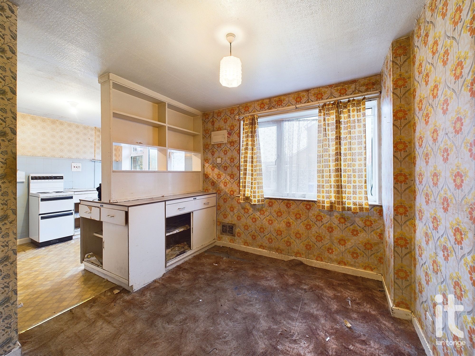 2 bedroom mid terraced house Under Offer in Stockport - Photograph 9.