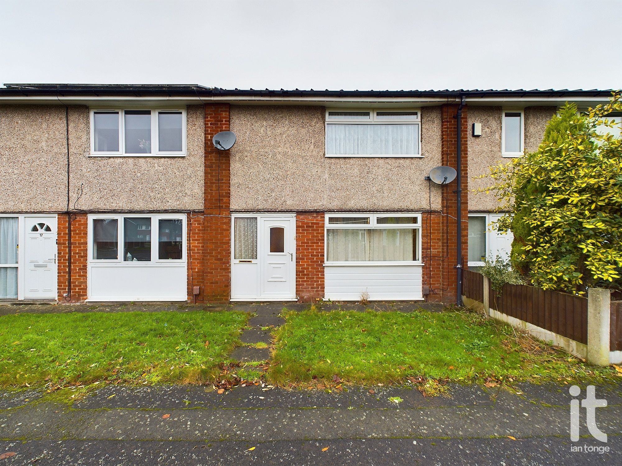 2 bedroom mid terraced house Under Offer in Stockport - Photograph 28.