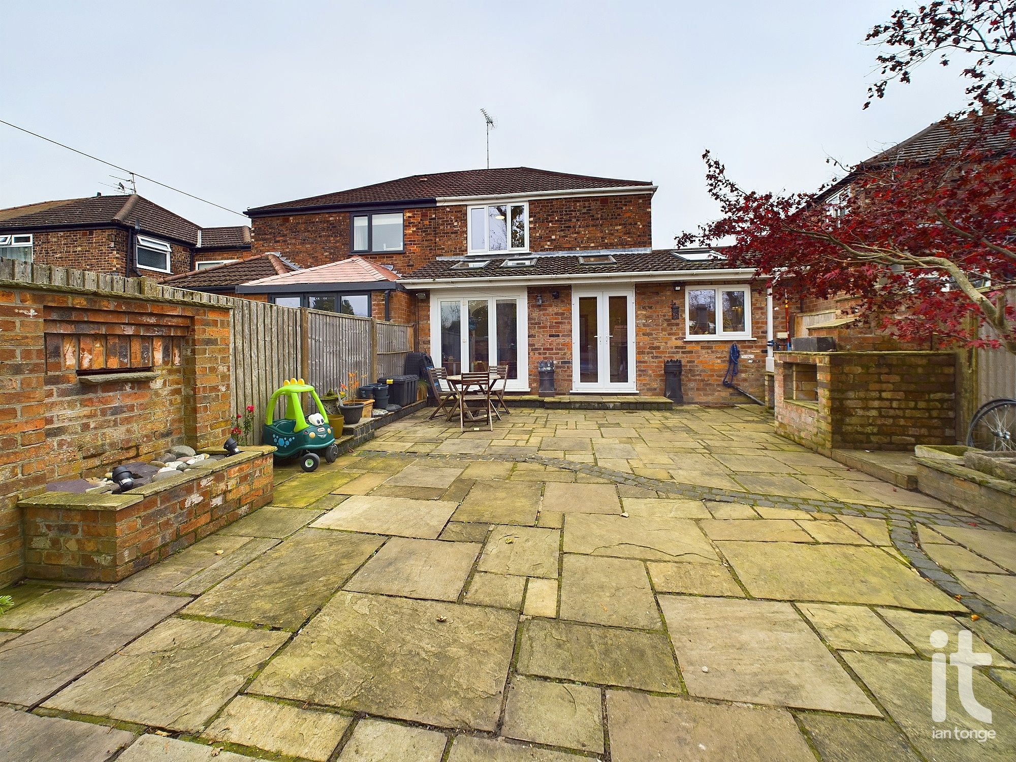 3 bedroom semi-detached house SSTC in Stockport - Photograph 4.