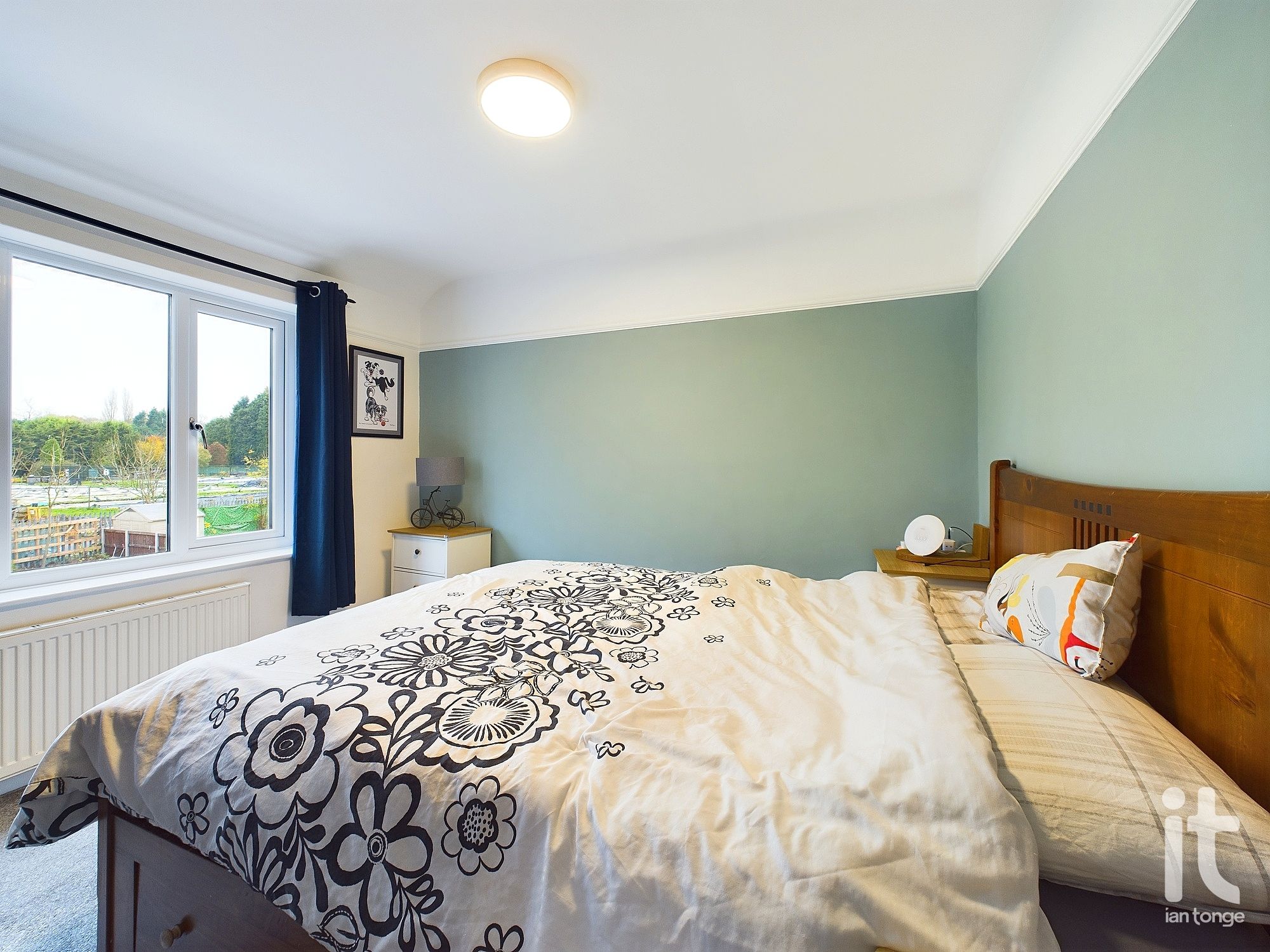 3 bedroom semi-detached house SSTC in Stockport - Photograph 16.