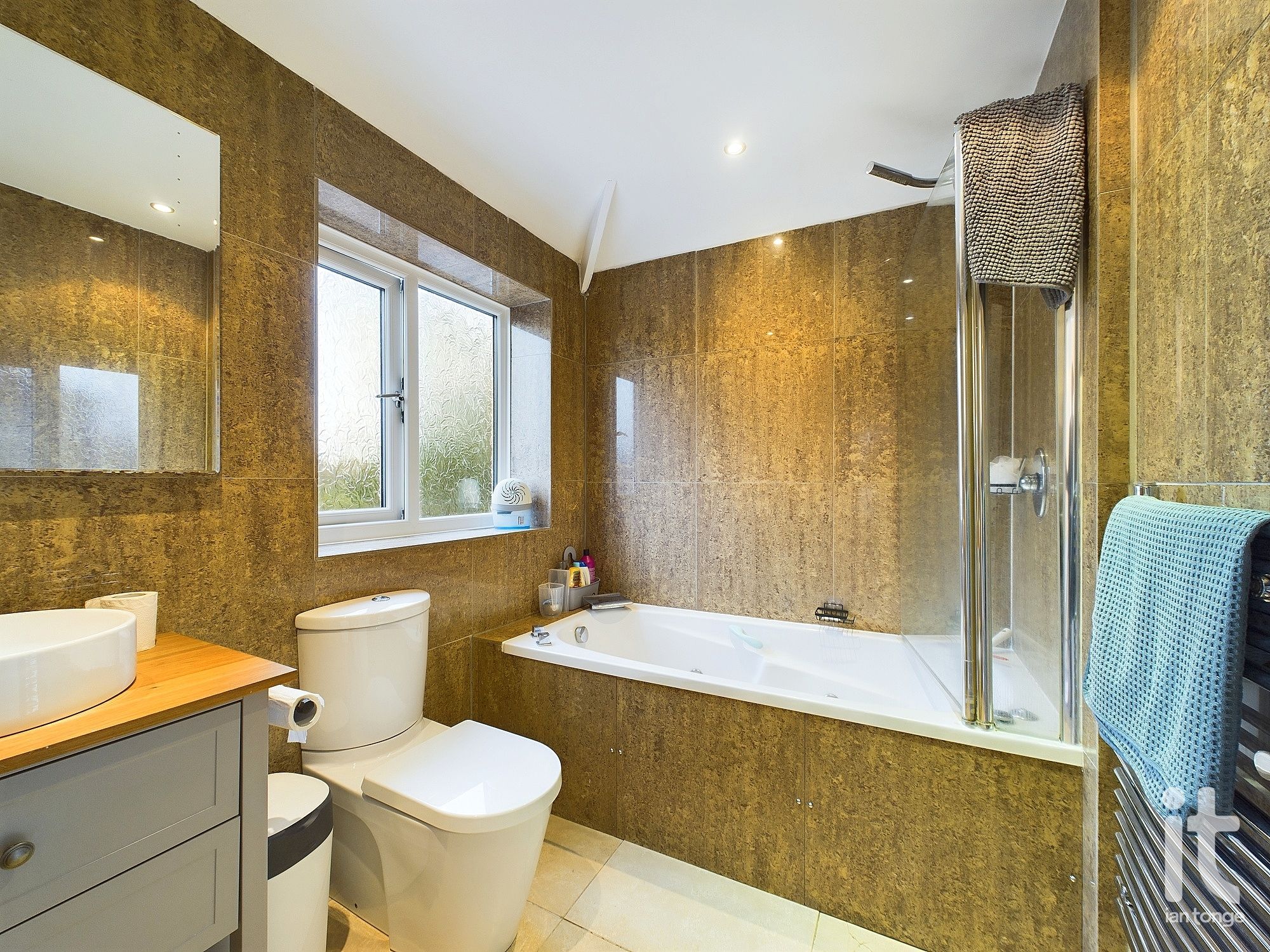 3 bedroom semi-detached house SSTC in Stockport - Photograph 19.