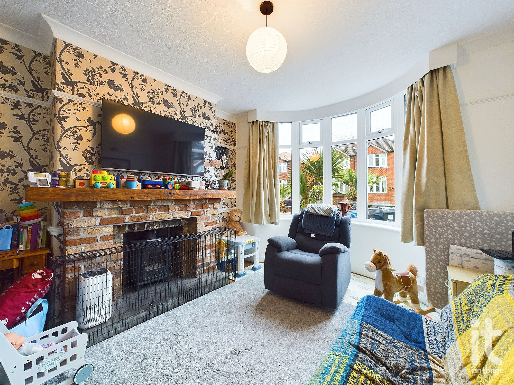 3 bedroom semi-detached house SSTC in Stockport - Photograph 7.