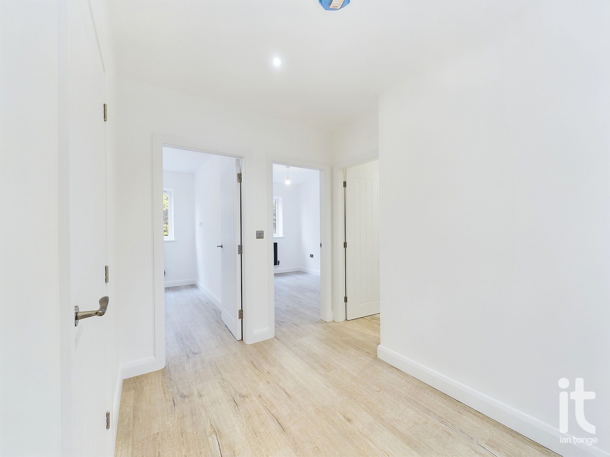 2 bedroom ground floor flat/apartment Sold in Stockport - Photograph 16.