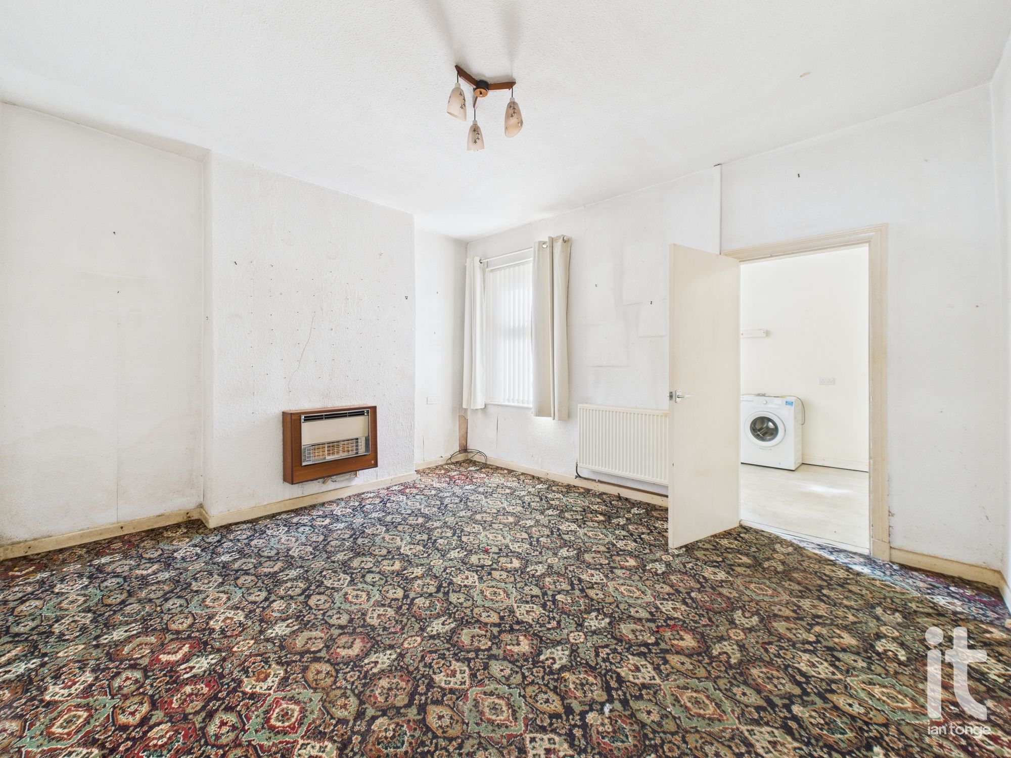 2 bedroom end terraced house SSTC in Stockport - Photograph 2.