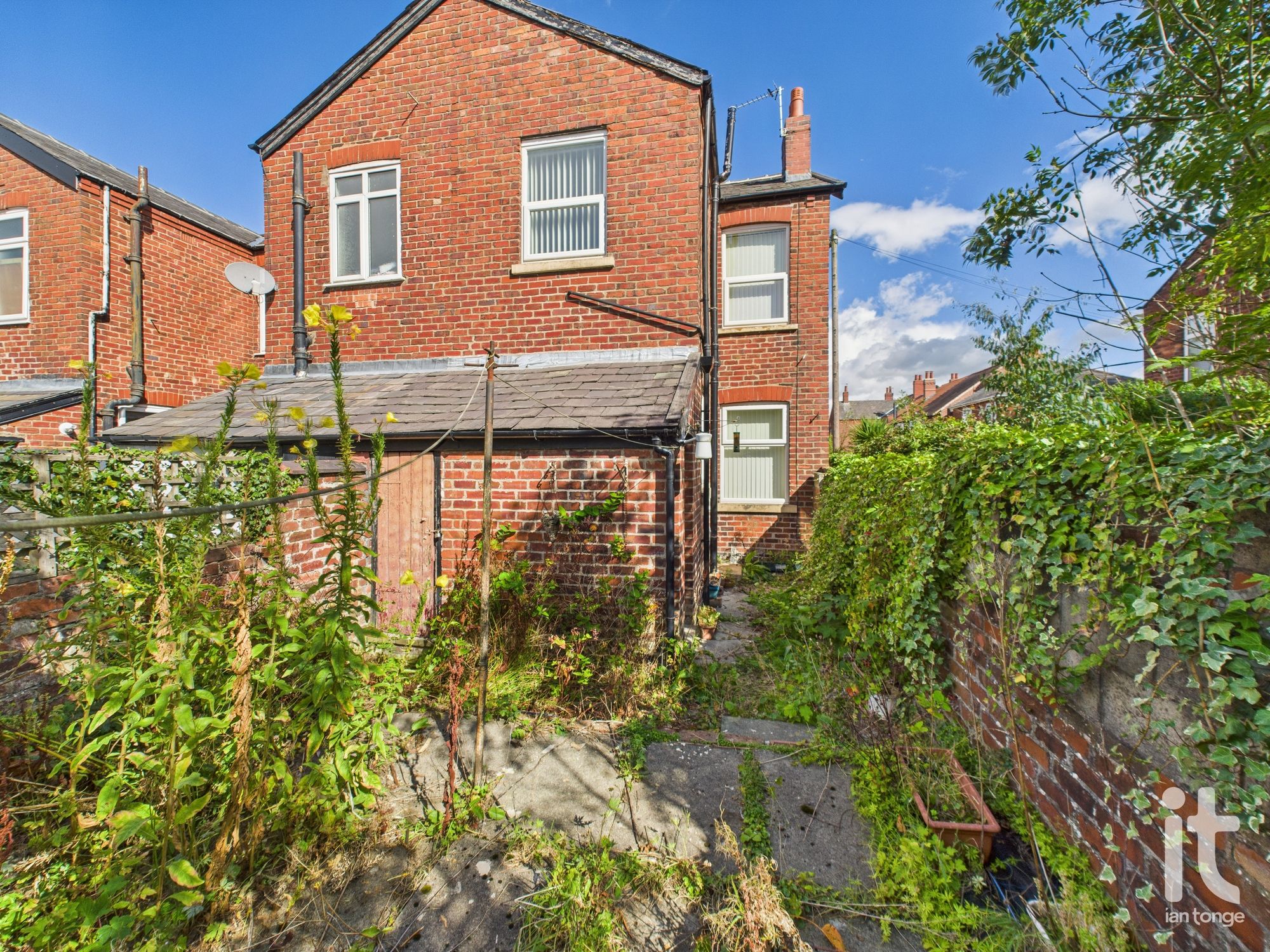2 bedroom end terraced house SSTC in Stockport - Photograph 14.