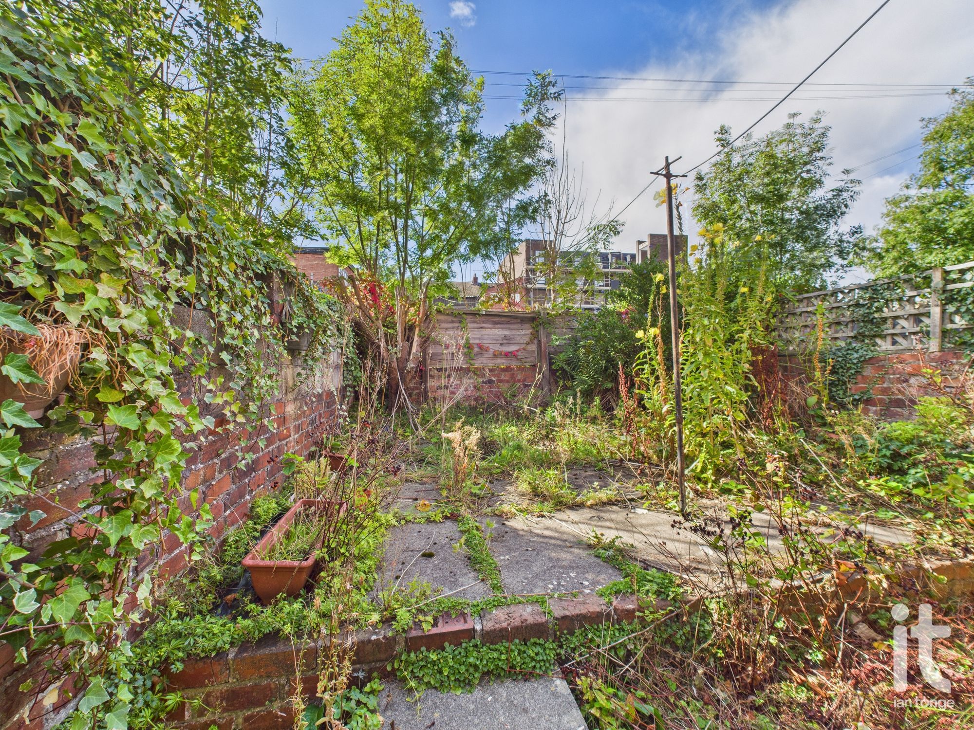 2 bedroom end terraced house SSTC in Stockport - Photograph 13.