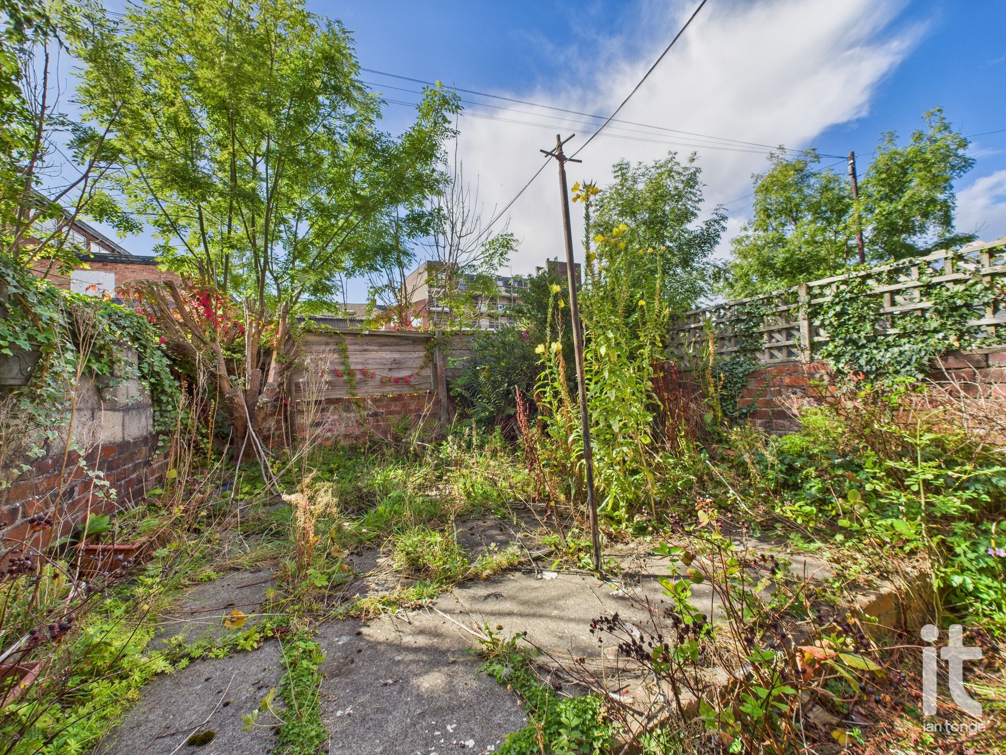 2 bedroom end terraced house SSTC in Stockport - Photograph 4.