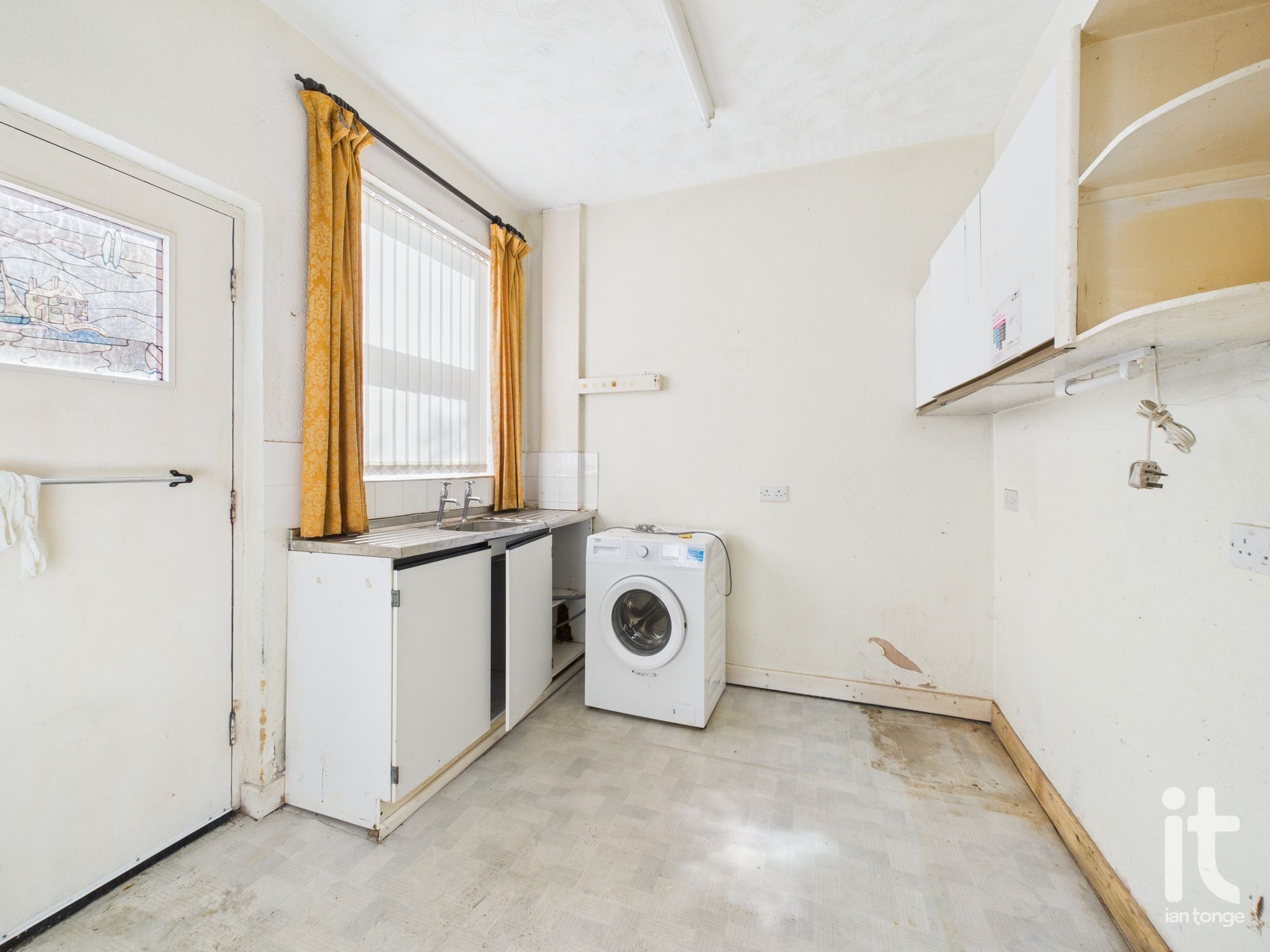 2 bedroom end terraced house SSTC in Stockport - Photograph 8.