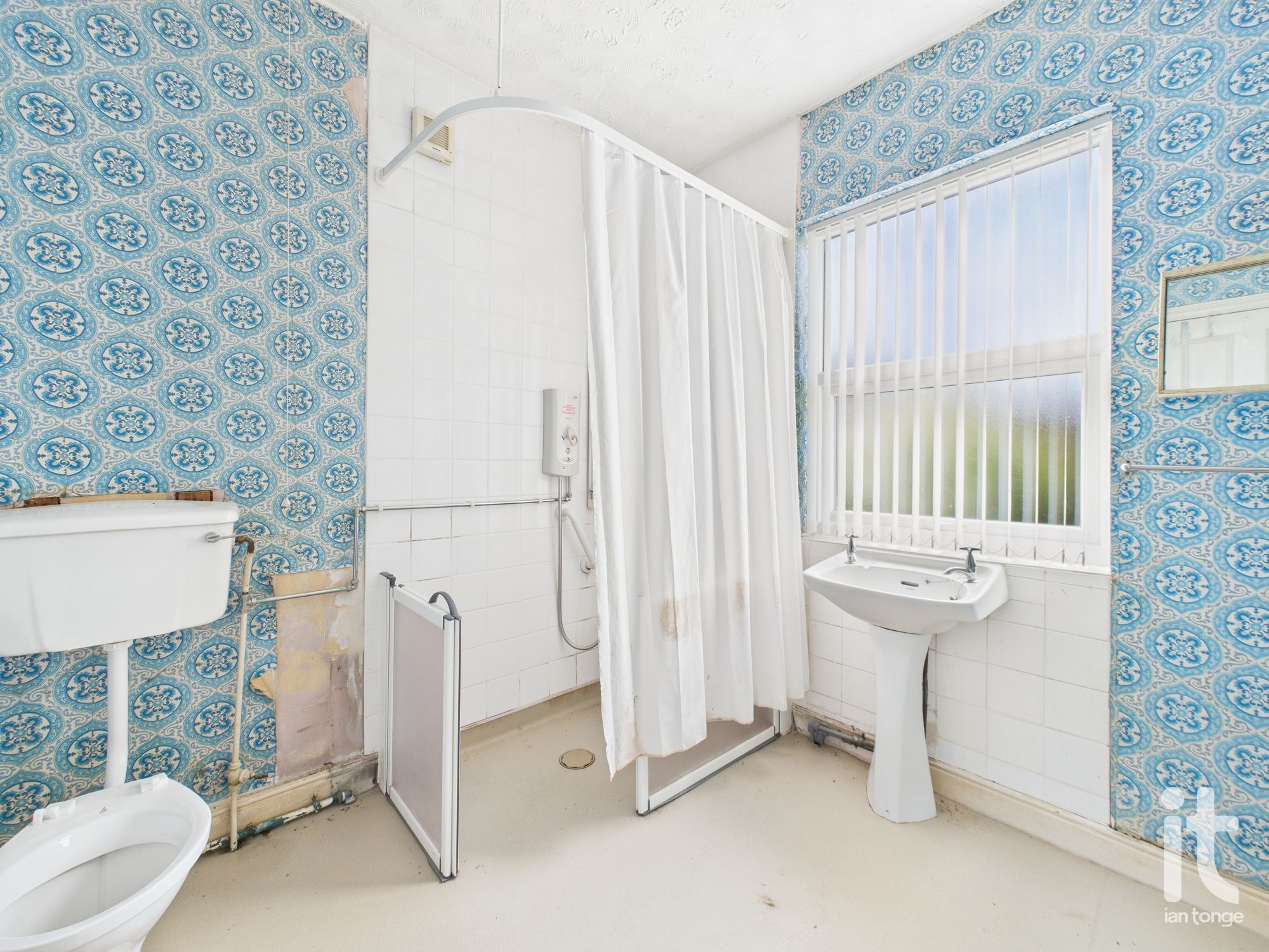 2 bedroom end terraced house SSTC in Stockport - Photograph 12.