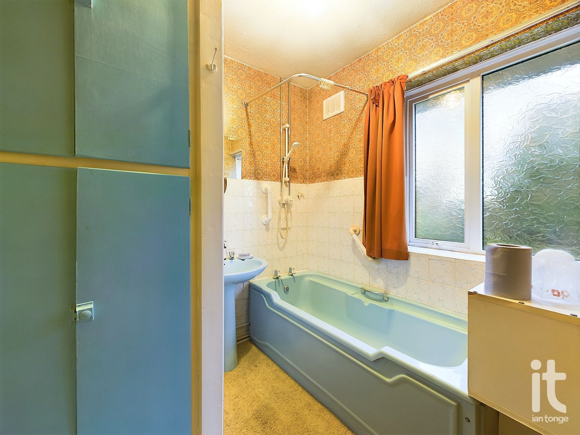 3 bedroom semi-detached house SSTC in Stockport - Photograph 18.