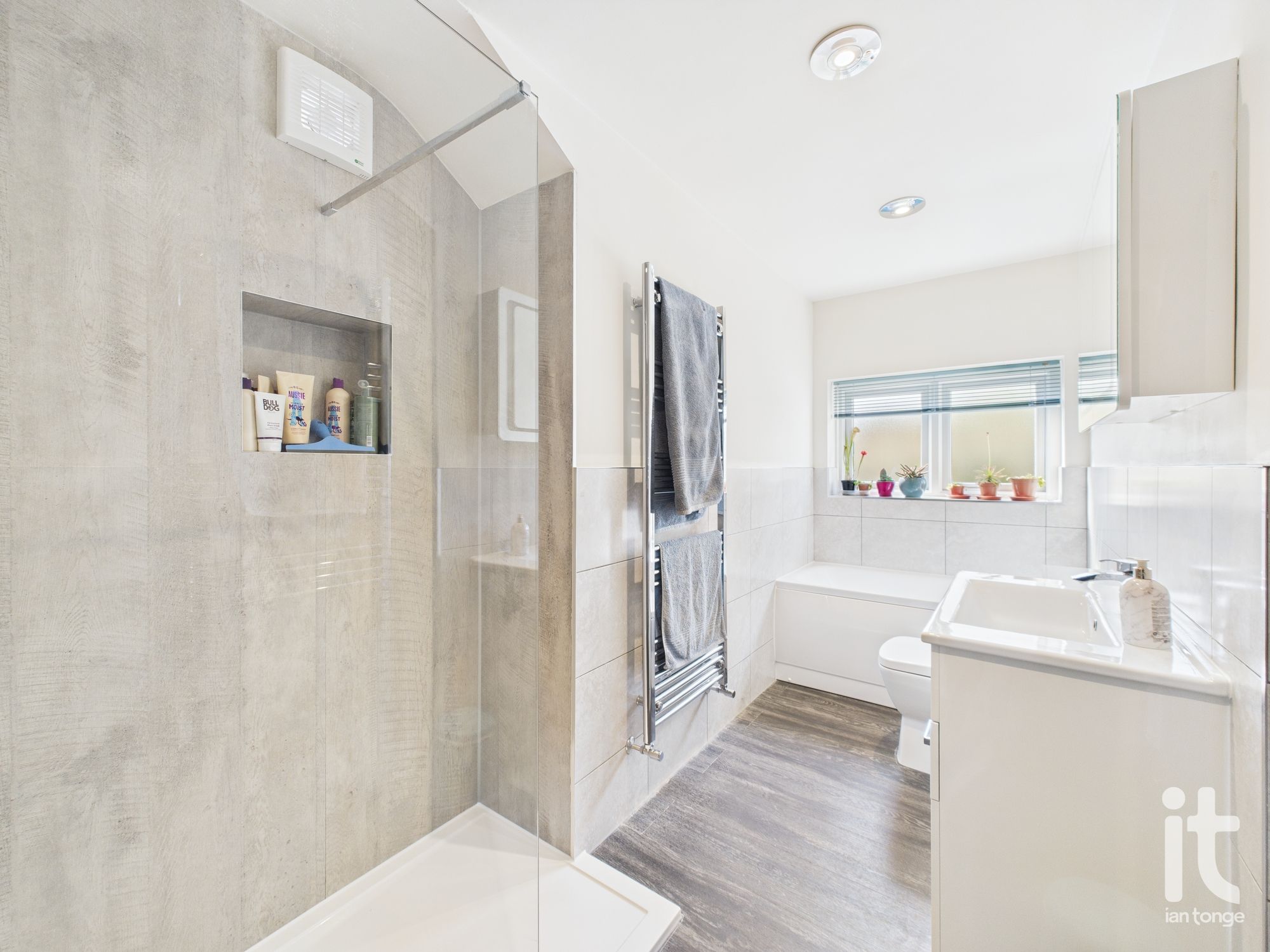 3 bedroom semi-detached house Under Offer in Stockport - Photograph 19.