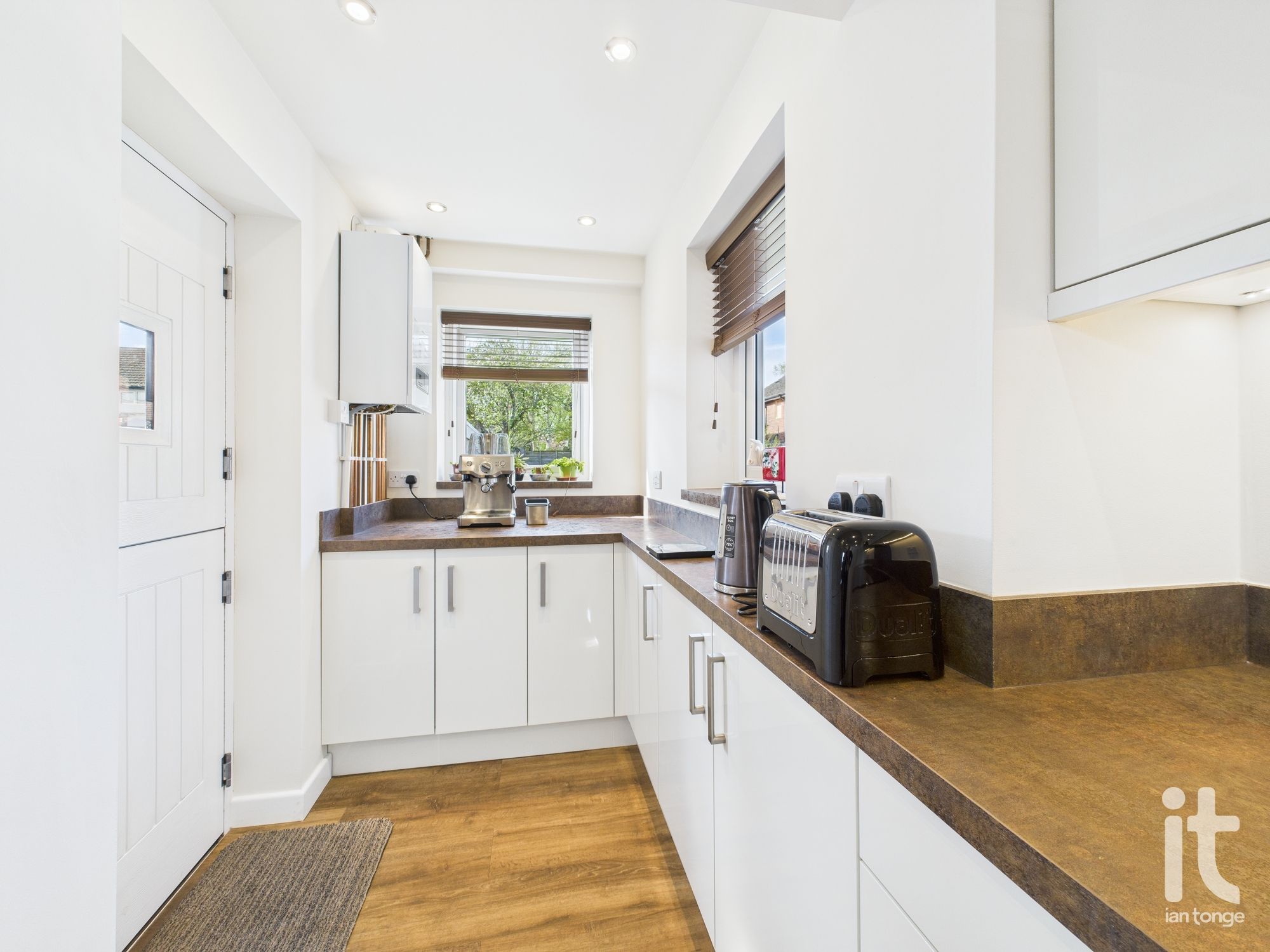 3 bedroom semi-detached house Under Offer in Stockport - Photograph 15.