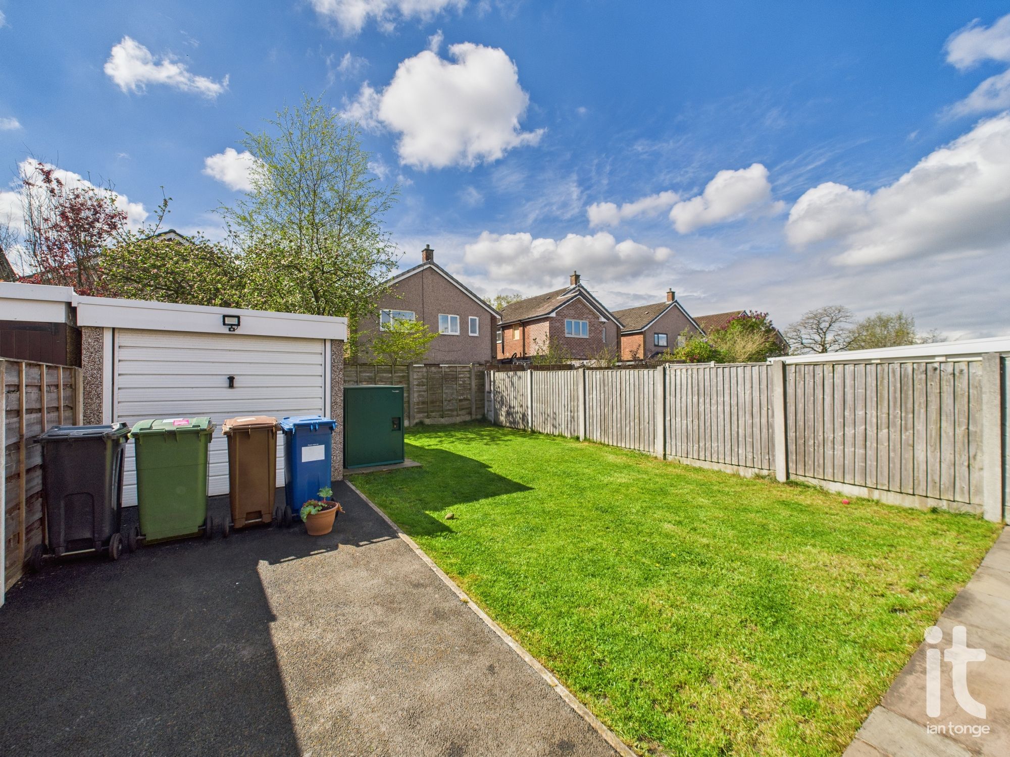 3 bedroom semi-detached house Under Offer in Stockport - Photograph 30.