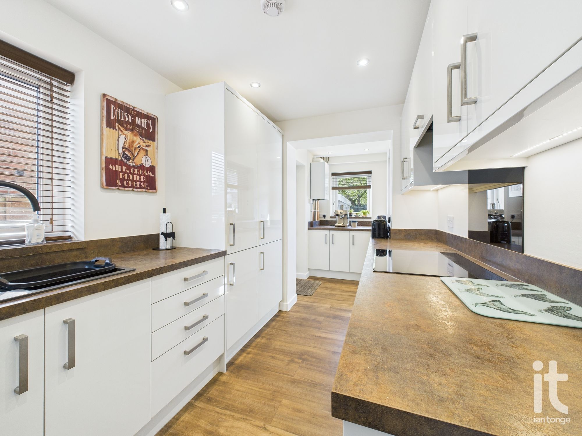 3 bedroom semi-detached house Under Offer in Stockport - Photograph 13.