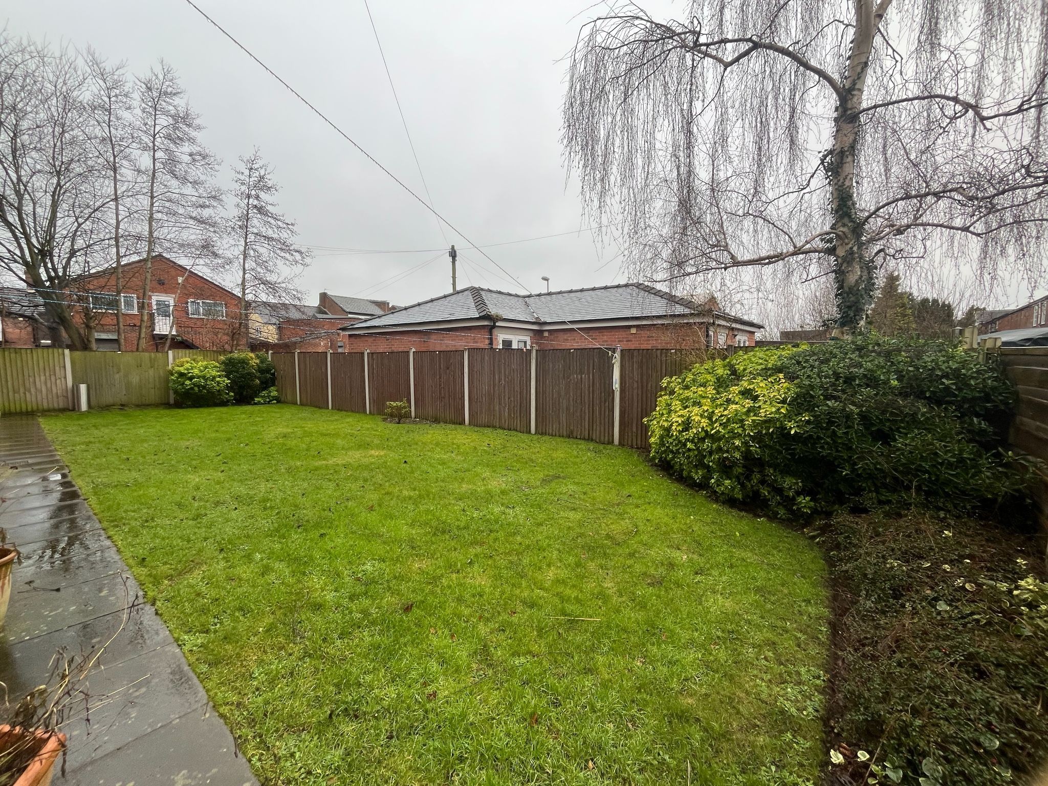 2 bedroom ground floor flat/apartment SSTC in Stockport - Photograph 12.