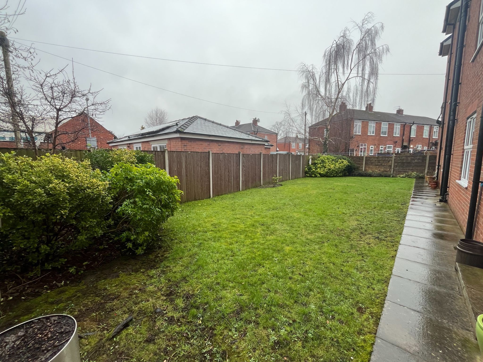 2 bedroom ground floor flat/apartment SSTC in Stockport - Photograph 14.