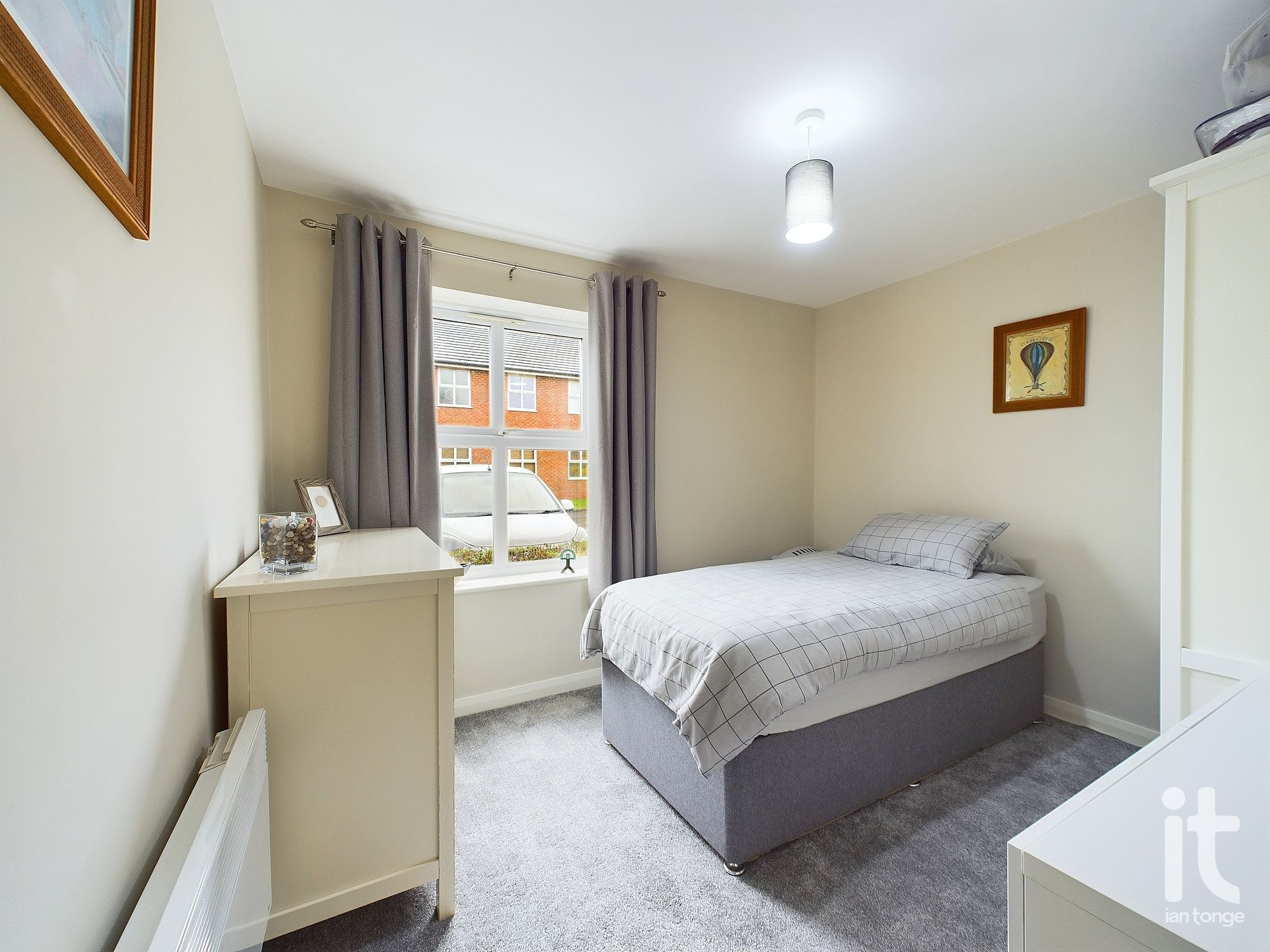 2 bedroom ground floor flat/apartment SSTC in Stockport - Photograph 23.