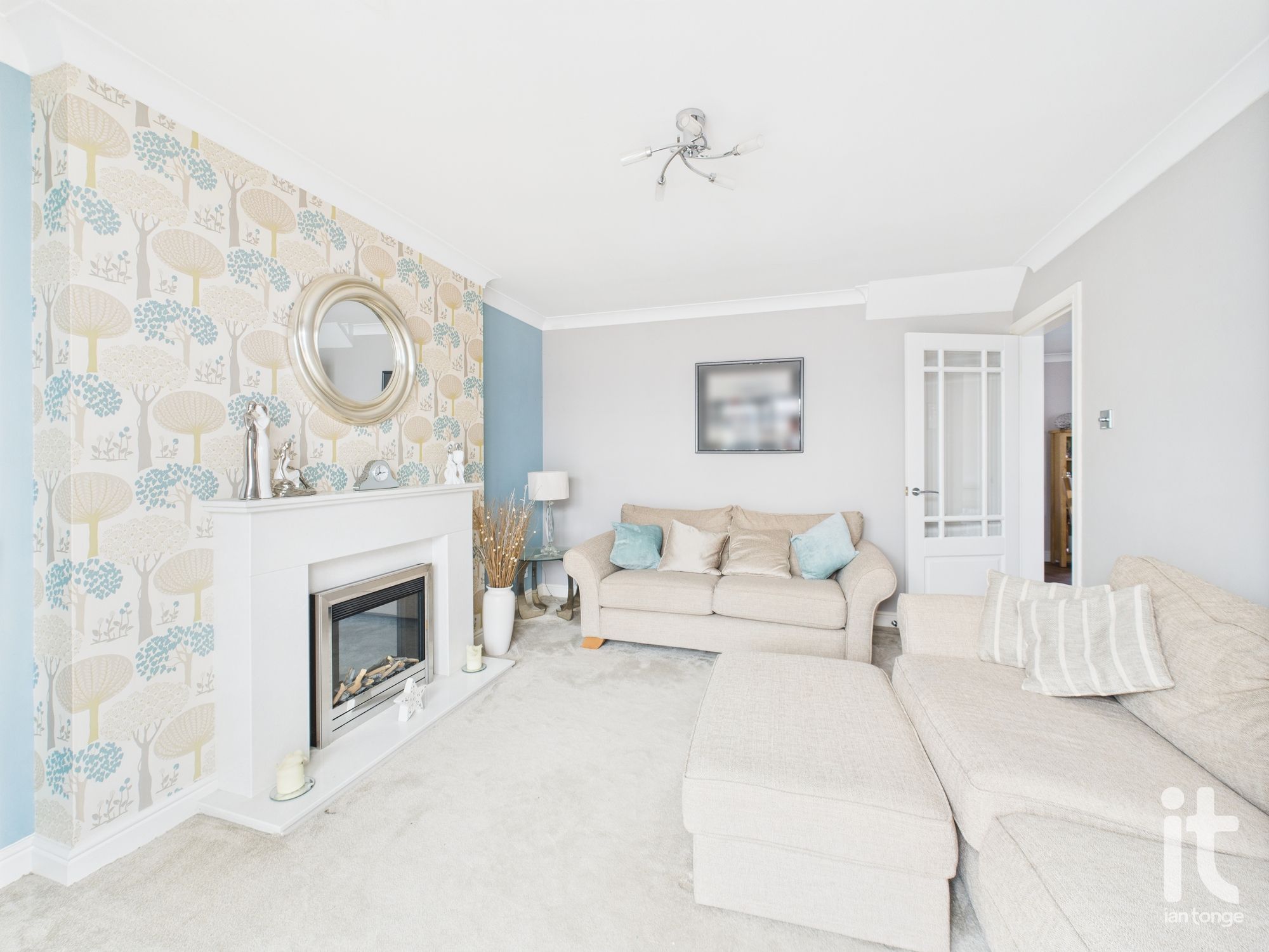 3 bedroom detached house For Sale in Stockport - Photograph 9.