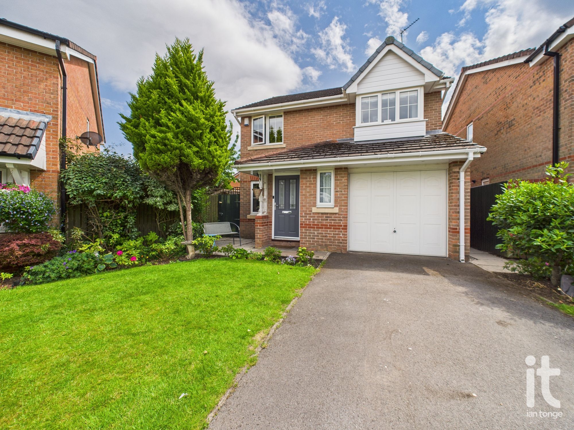 3 bedroom detached house For Sale in Stockport - Photograph 29.