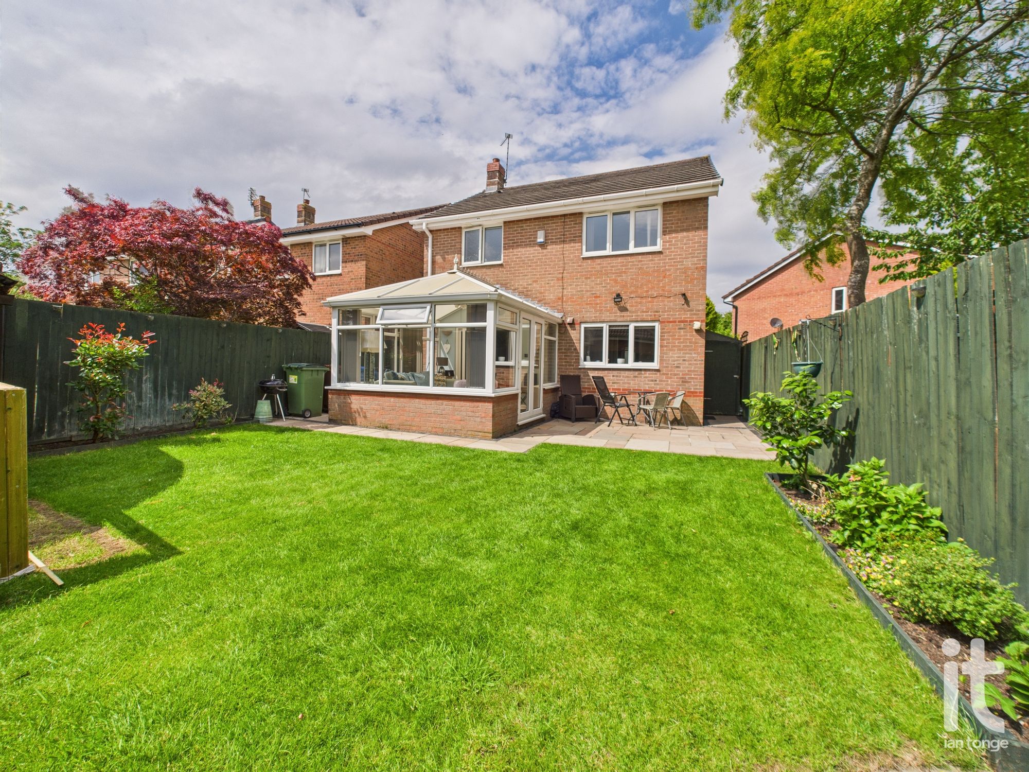 3 bedroom detached house For Sale in Stockport - Photograph 25.